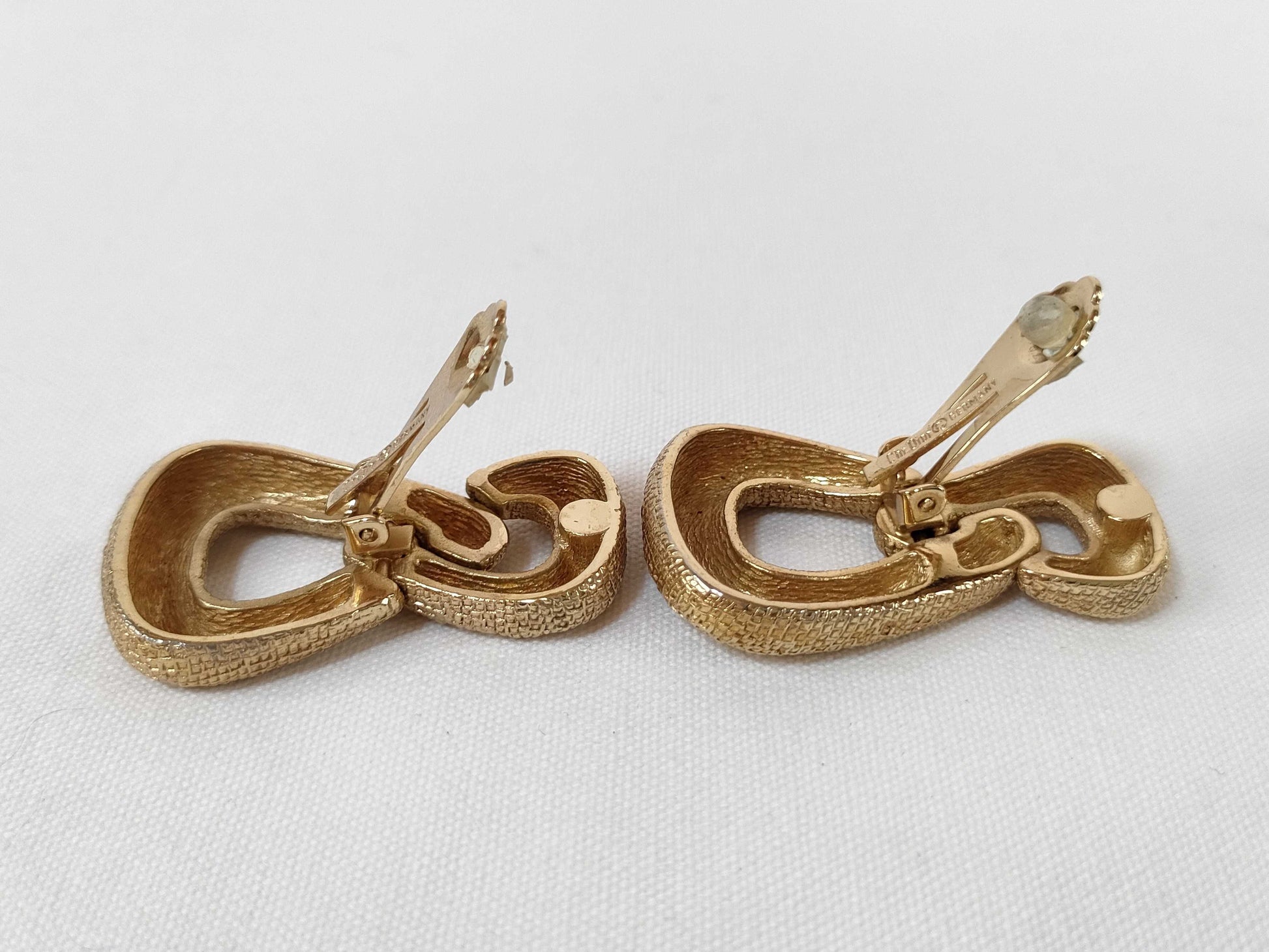 Dior Volume Triangle Earrings 34.1g
