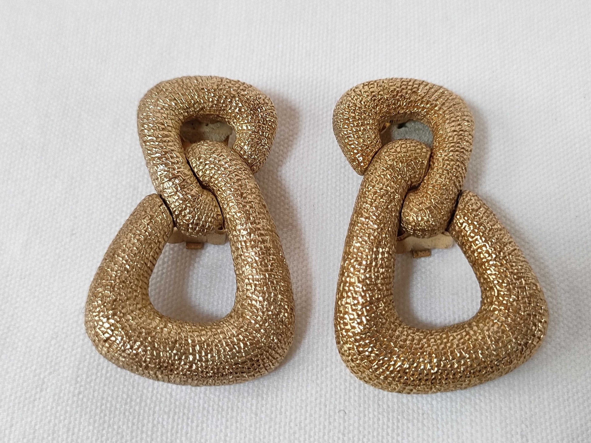 Dior Volume Triangle Earrings 34.1g