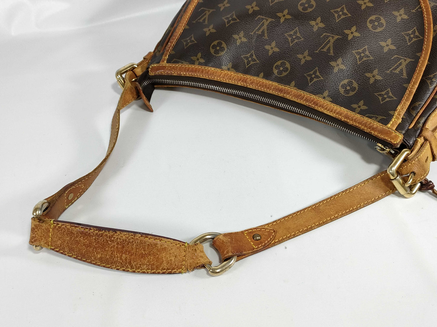LOUIS VUITTON Monogram Toulon GM Shoulder Bag