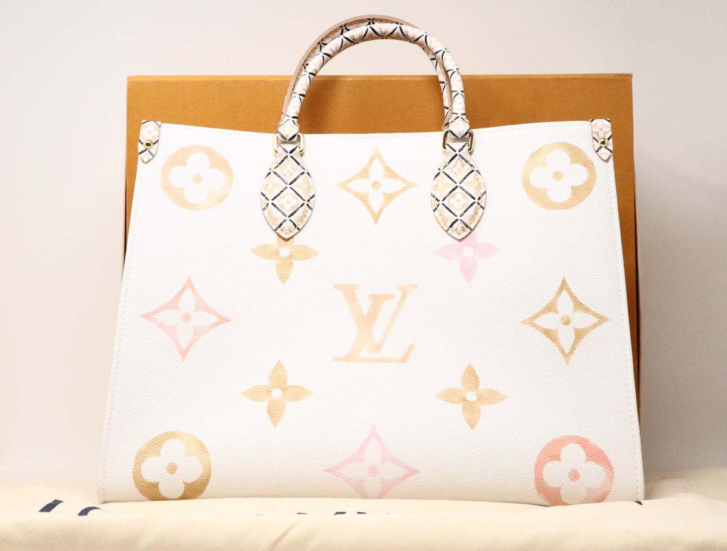 LOUIS VUITTON Monogram Giant On-the-Go MM M22975 Shoulder Bag