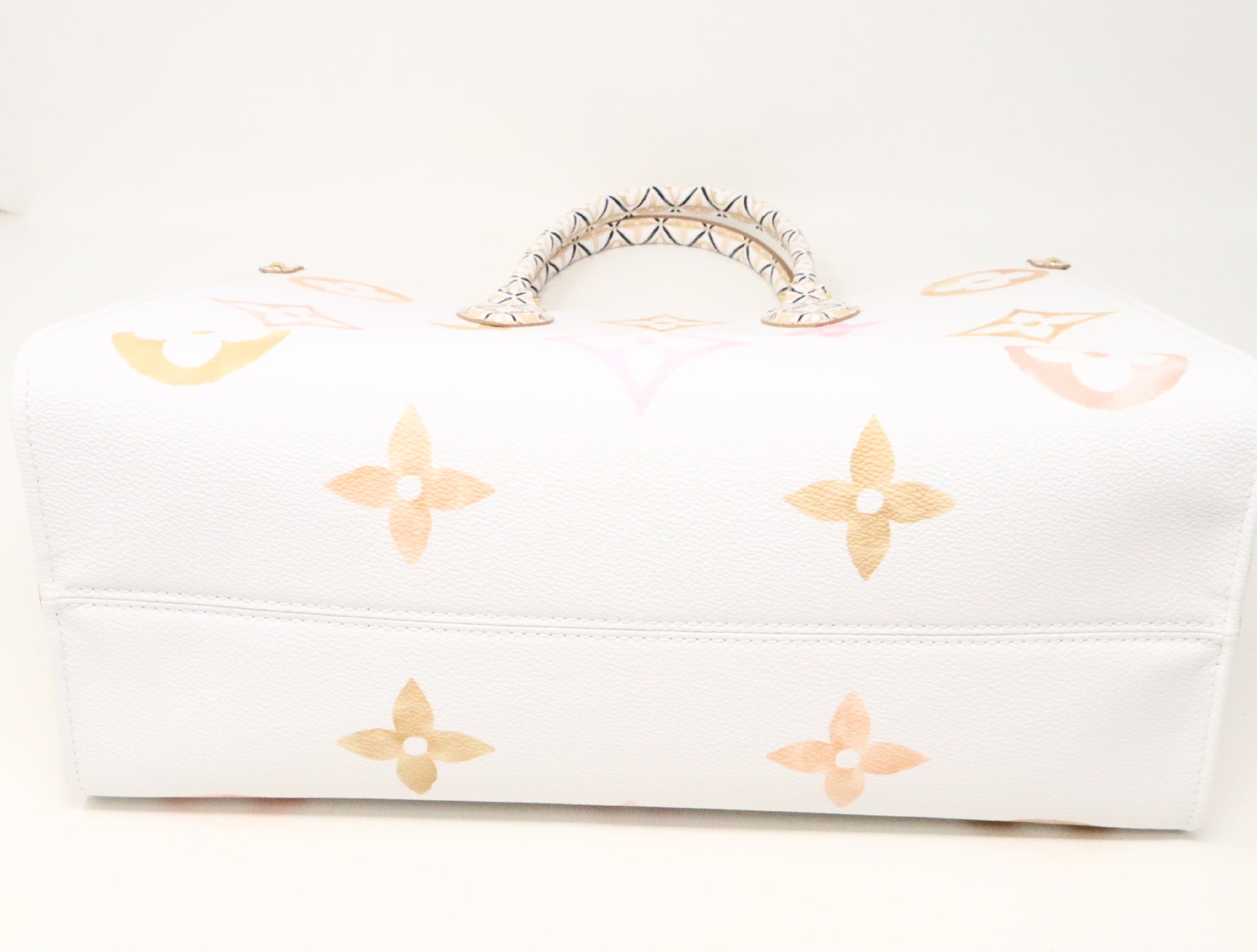 LOUIS VUITTON Monogram Giant On-the-Go MM M22975 Shoulder Bag