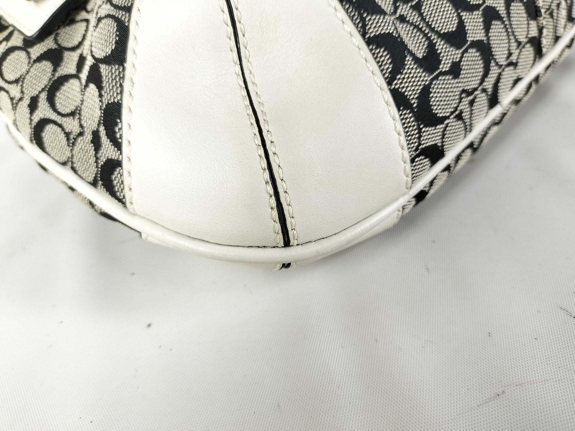 COACH Signature Hobo Bag One-Shoulder Shoulder Bag