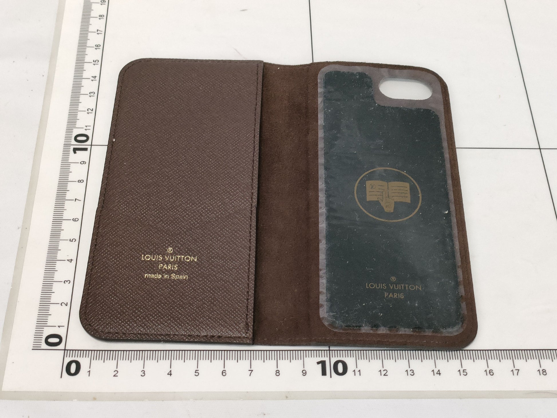 LOUIS VUITTON Louis Vuitton smartphone cases and other accessories