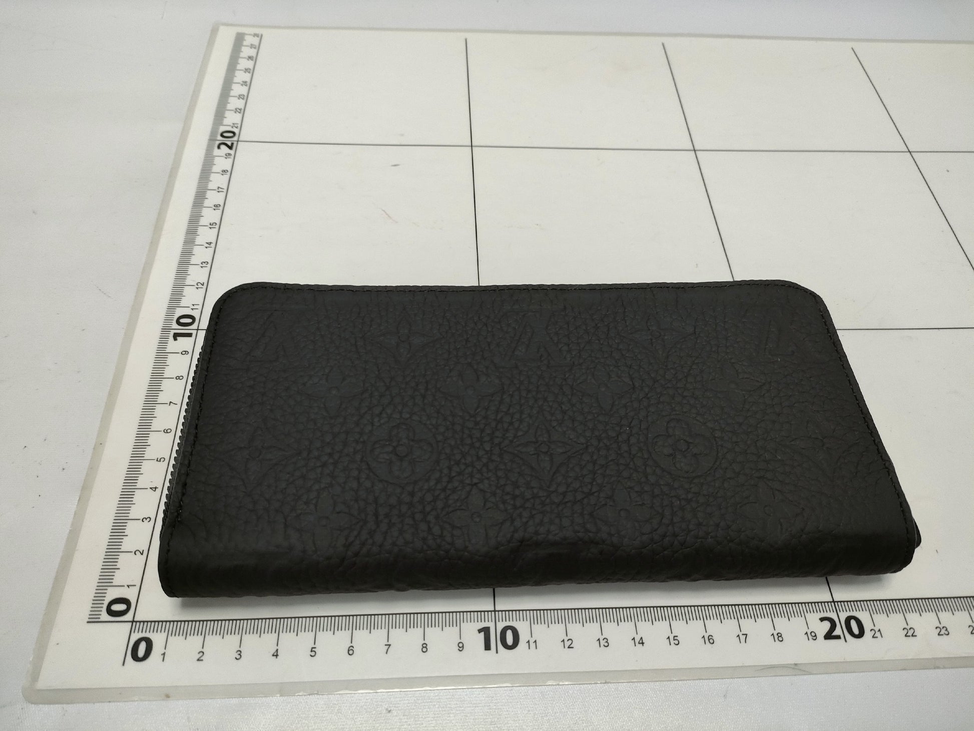LOUIS VUITTON Monogram Taurillon Zippy Wallet Horizontal M11721 Wallet