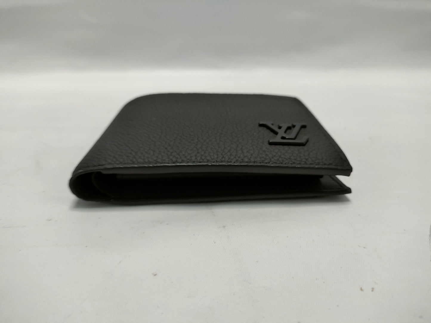 LOUIS VUITTON Portefeuille Multiple M69829 Wallet