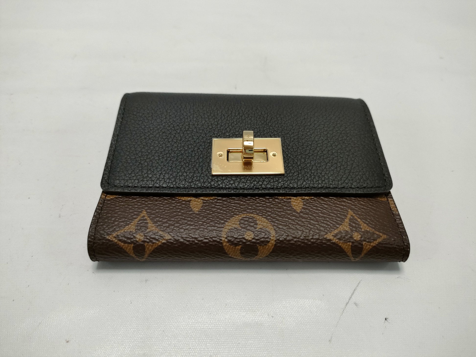 LOUIS VUITTON Portefeuille Victorine M82640 Wallet