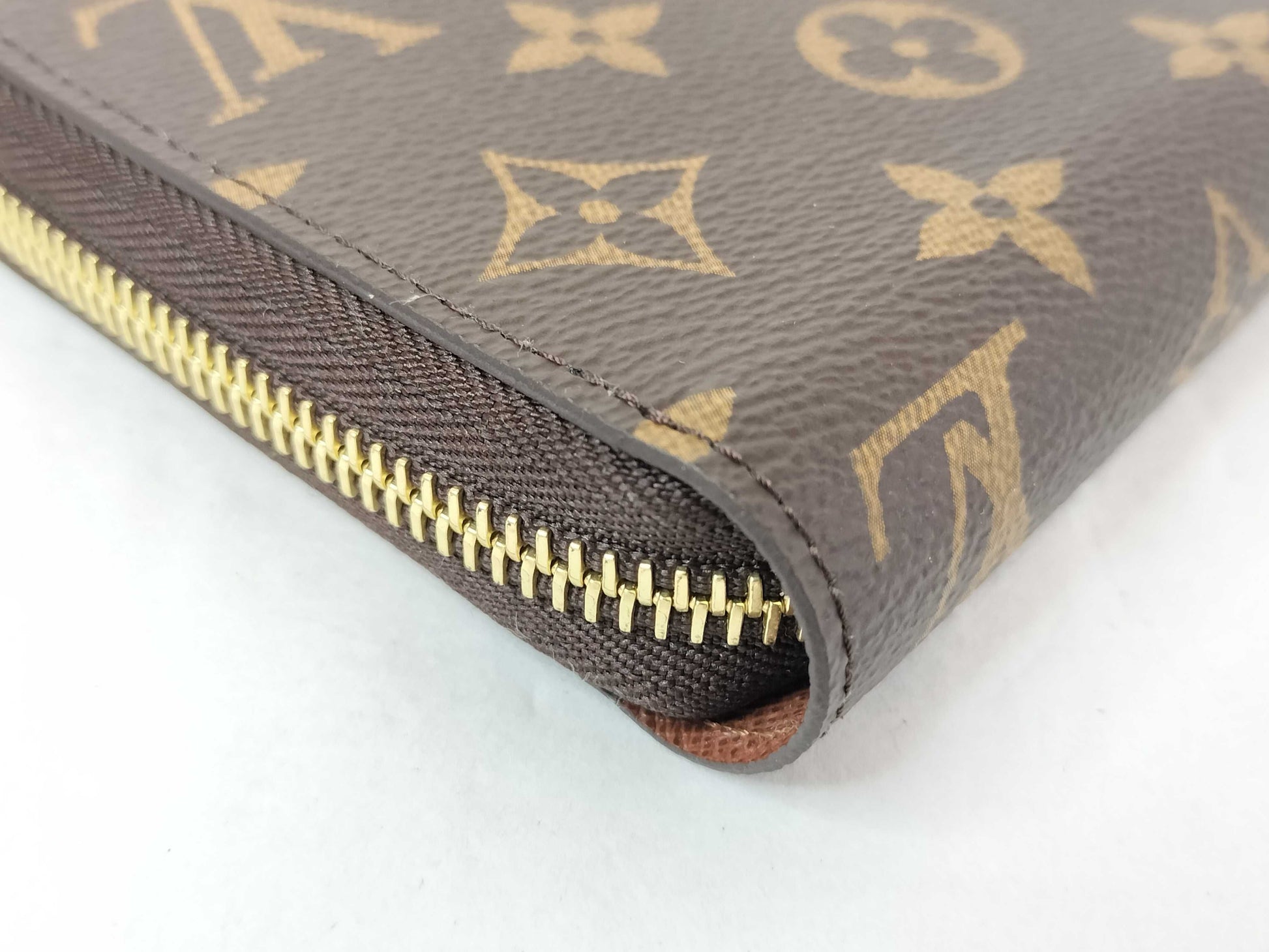 LOUIS VUITTON Monogram Zippy Wallet, Long Wallet with Round Zip, RFID Verified, Unused