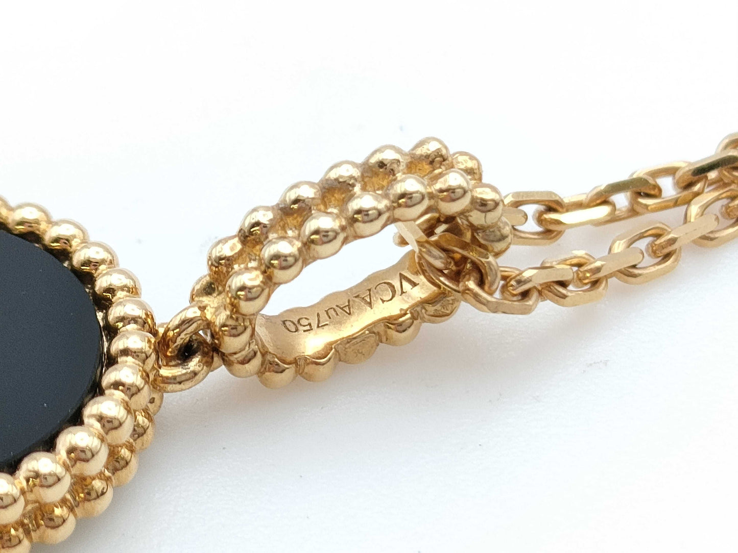 Van Cleef & Arpels Magic Alhambra Onyx Necklace in Yellow Gold and Au750, 16.2g 