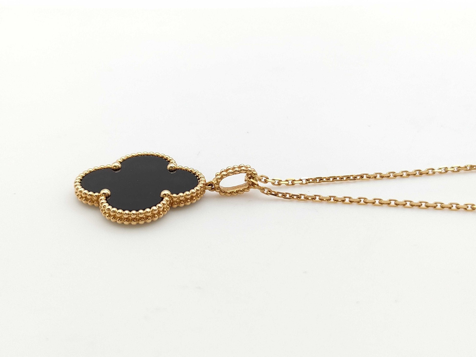 Van Cleef & Arpels Magic Alhambra Onyx Necklace in Yellow Gold and Au750, 16.2g 
