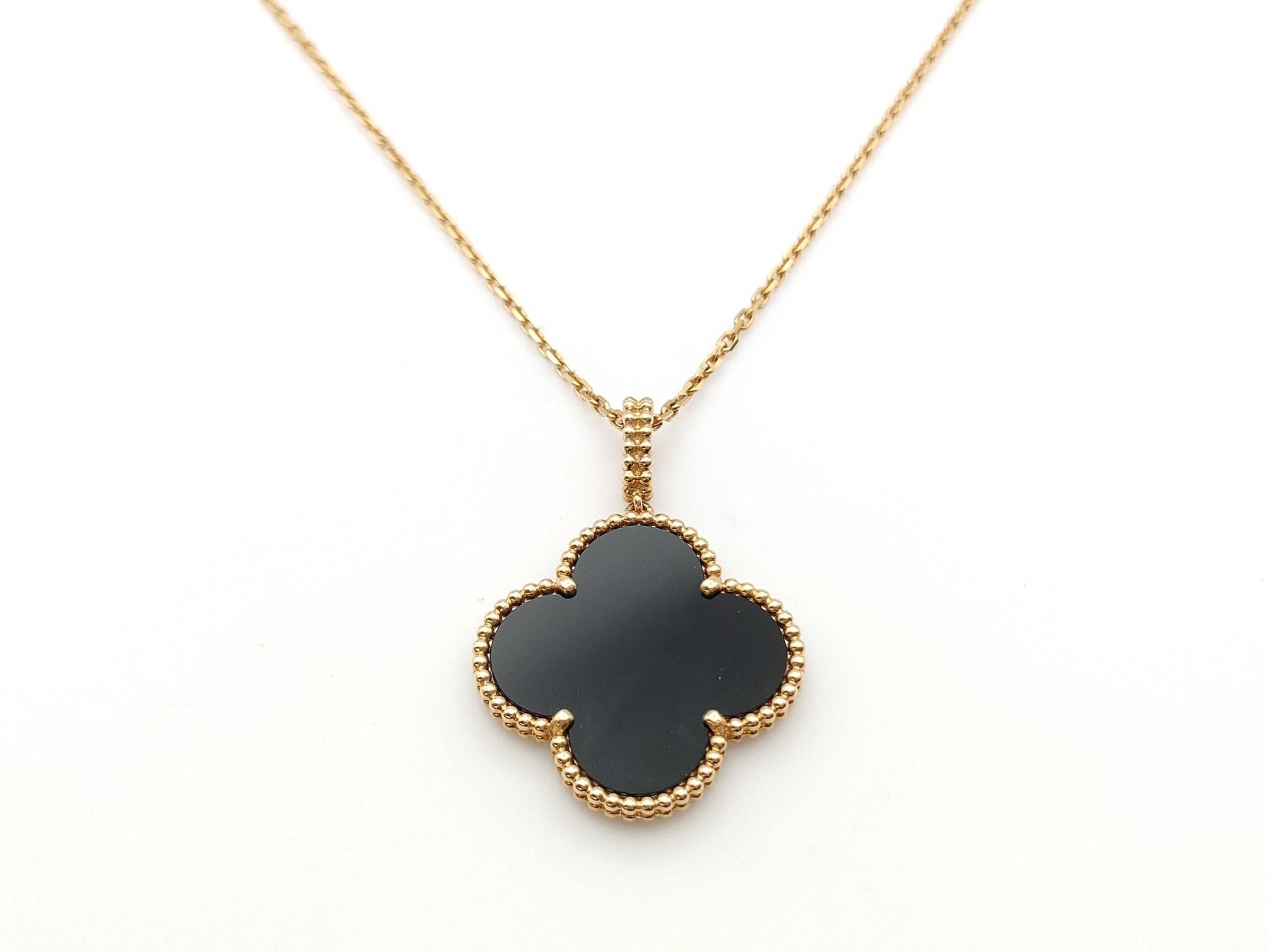 Van Cleef & Arpels Magic Alhambra Onyx Necklace in Yellow Gold and Au750, 16.2g 