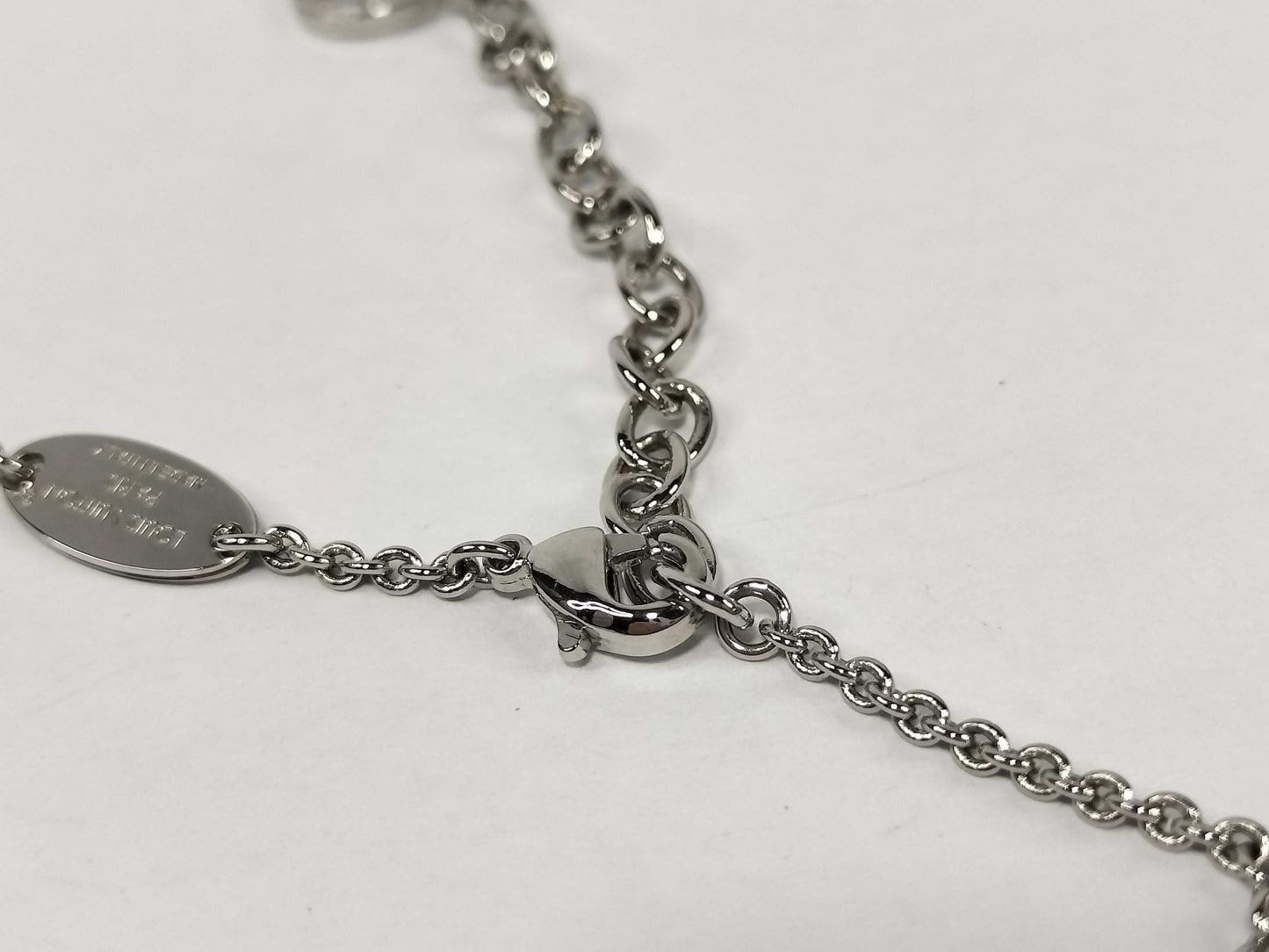 LOUIS VUITTON LOUIS VUITTON Louis Vuitton Essential V Necklace Necklace