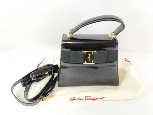 Salvatore Ferragamo Vara 2-way handbag in patent leather with Vara ribbon in black