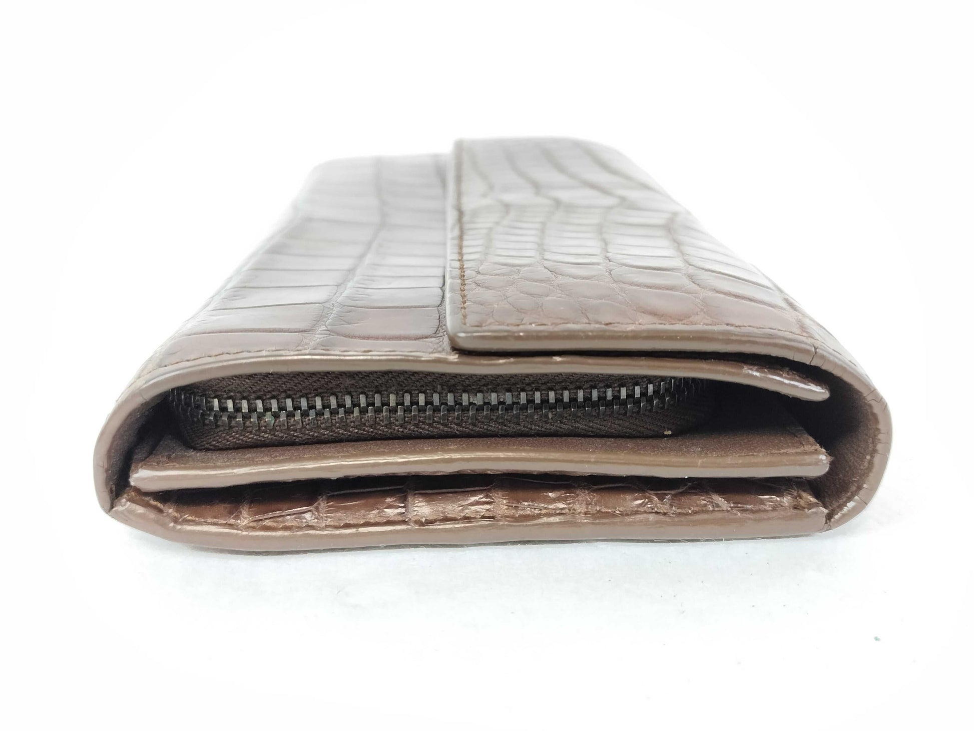BOTTEGA VENETA Bottega Veneta long wallet, crocodile leather, brown.