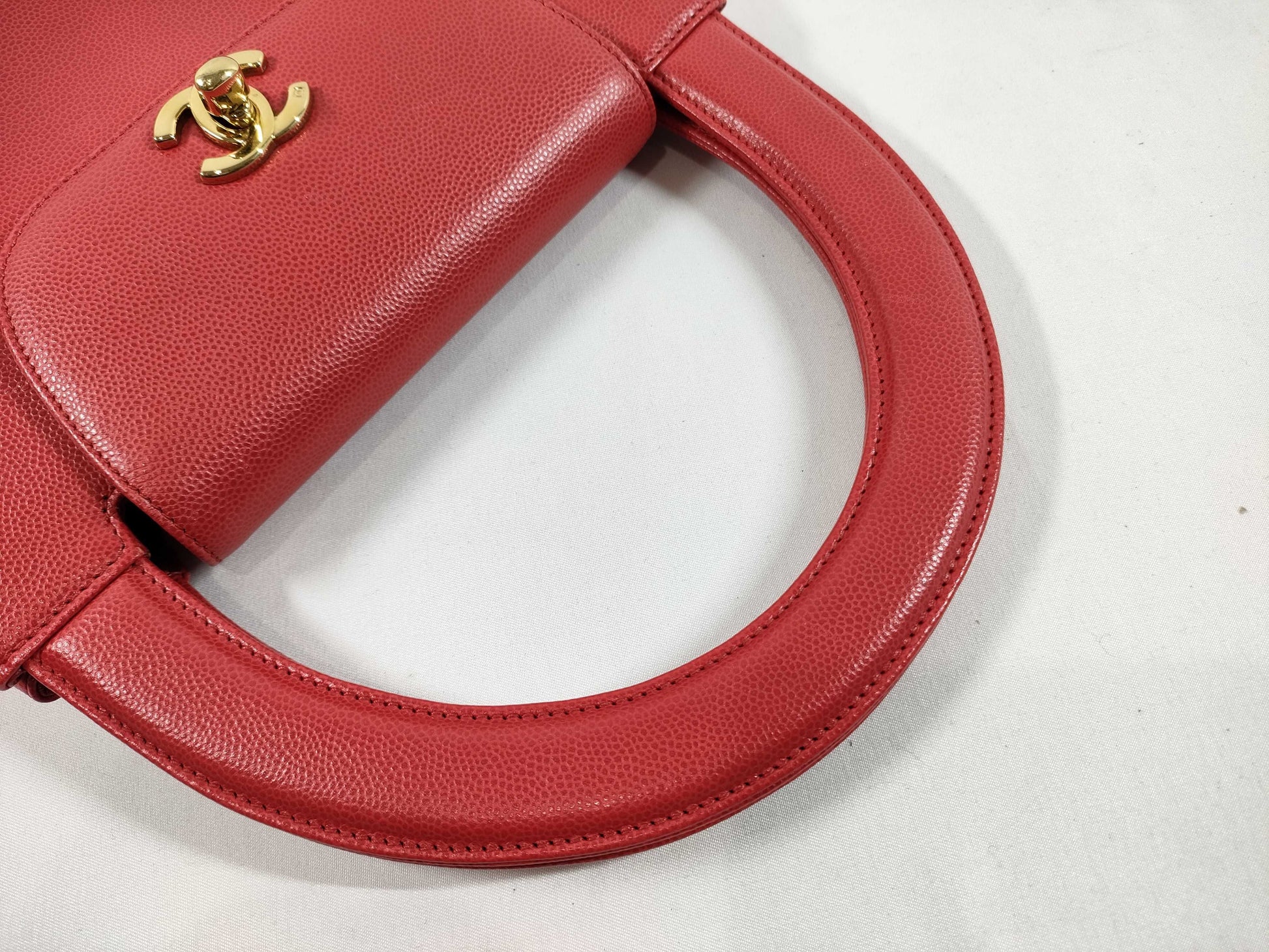 CHANEL Turnlock Handbag Caviar Red GP Handbag