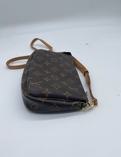 LOUIS VUITTON Monogram Pochette Accessoires Shoulder Bag