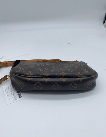 LOUIS VUITTON Monogram Pochette Accessoires Shoulder Bag