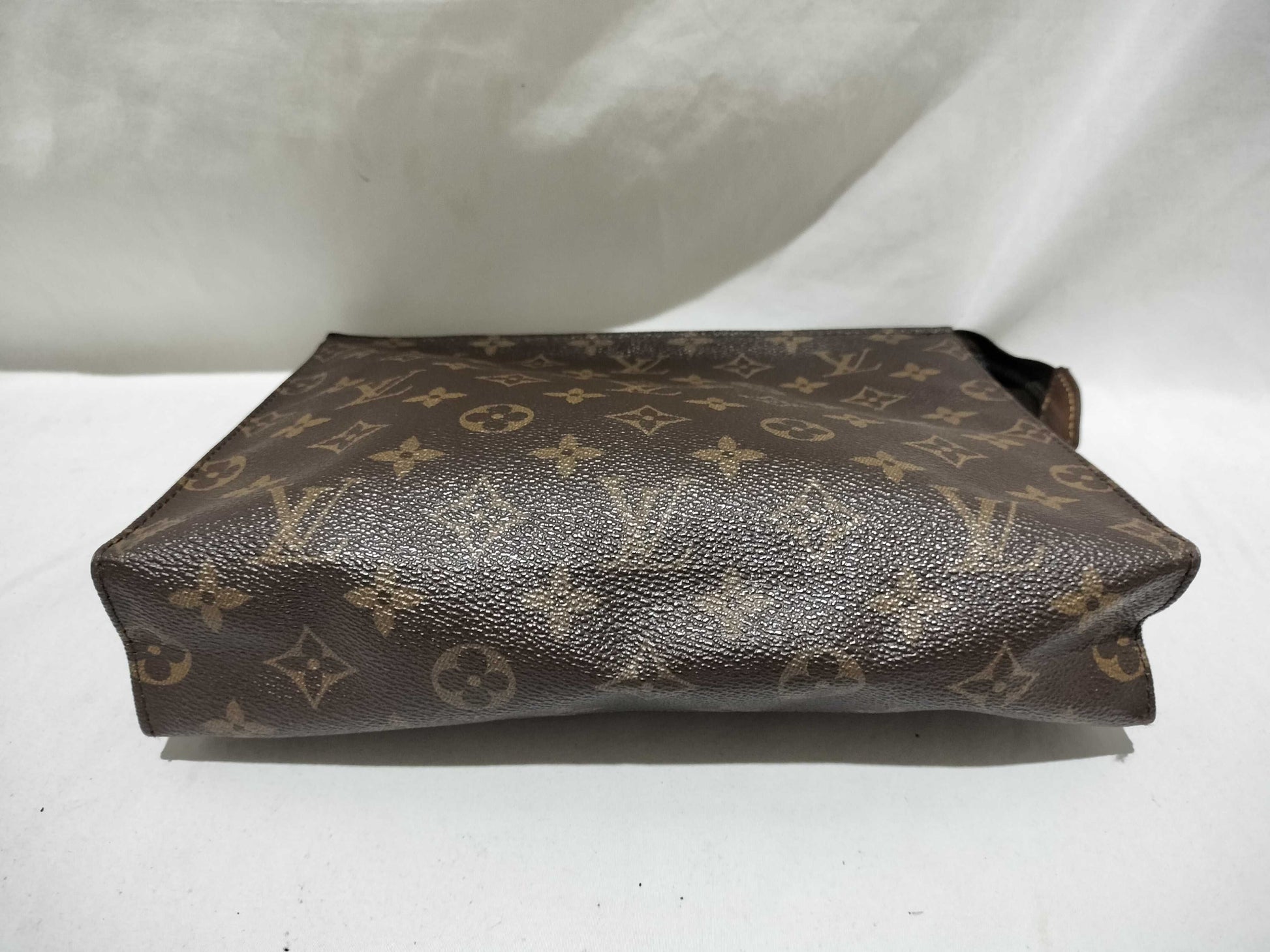 LOUIS VUITTON Monogram Poche Toilette 25 Pouch