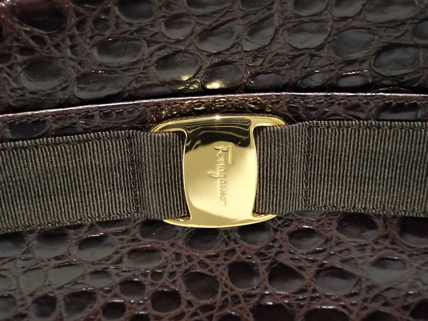 Salvatore Ferragamo Vara Shoulder Bag Crocodile Shoulder Bag