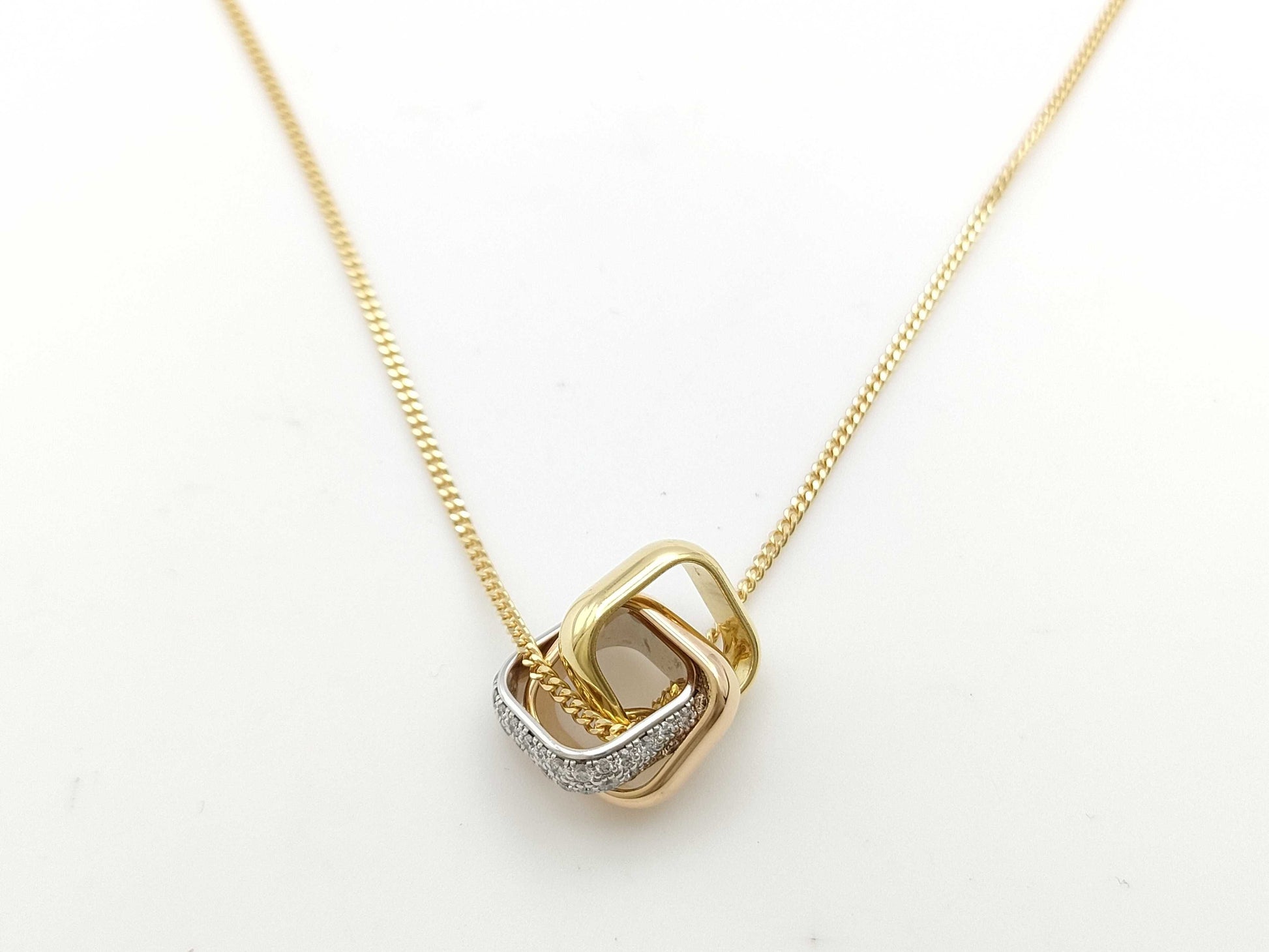 Cartier Trinity Cushion Diamond Necklace in Au750, 10.2g 