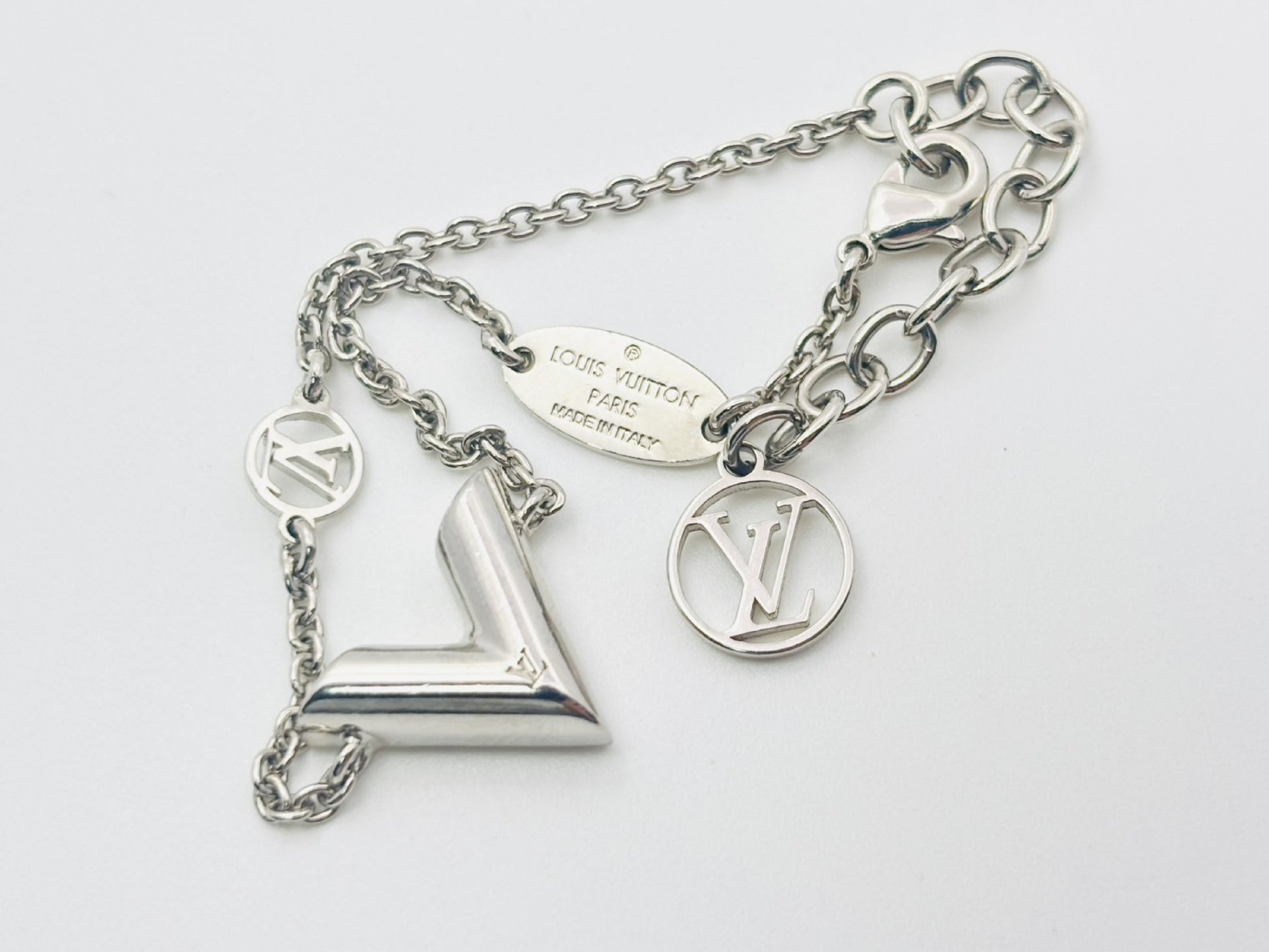 LOUIS VUITTON Essential V Bracelet, Silver, M63198, LE0179