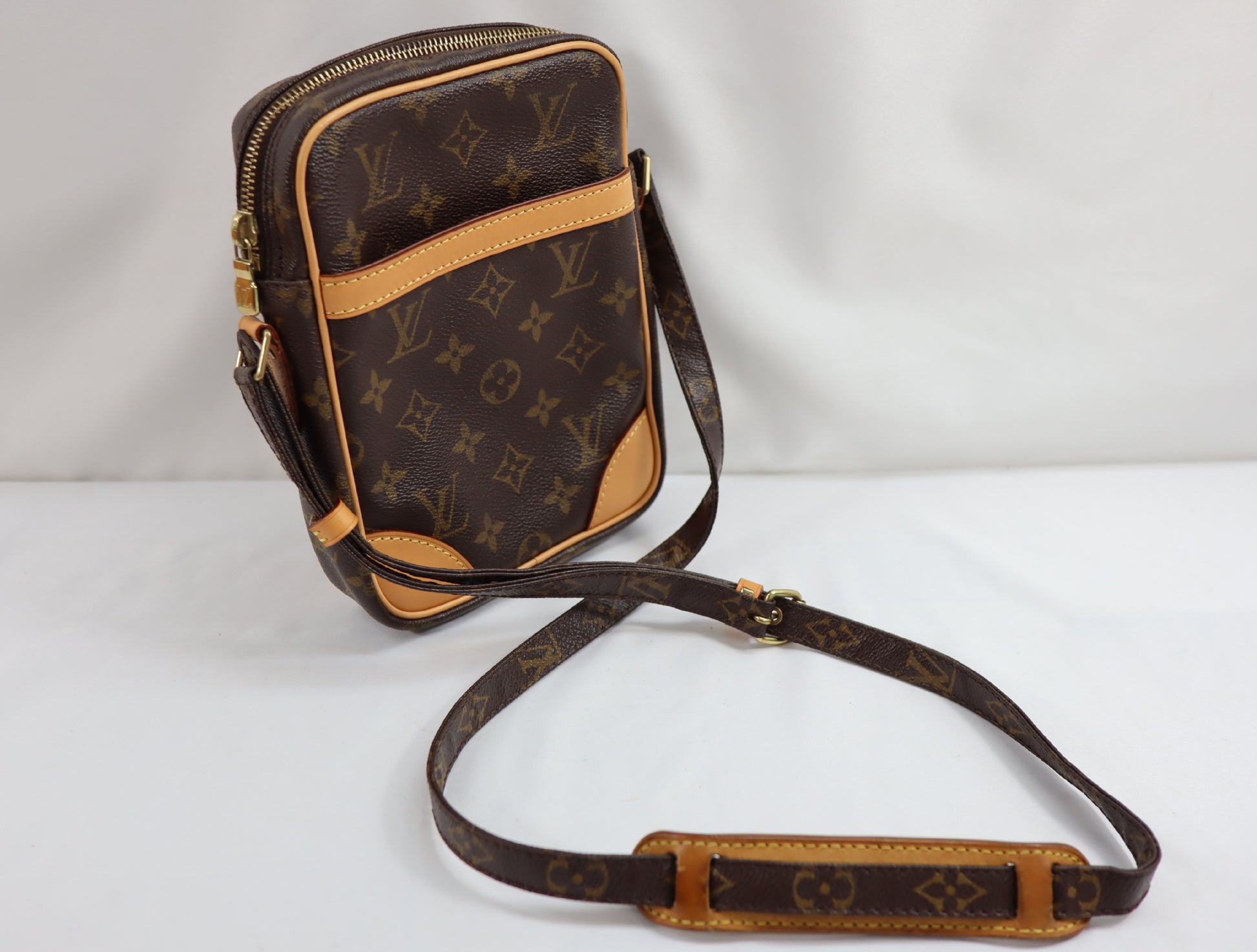 LOUIS VUITTON Monogram LOUIS VUITTON M45266 Monogram Danube Shoulder Bag Shoulder Bag