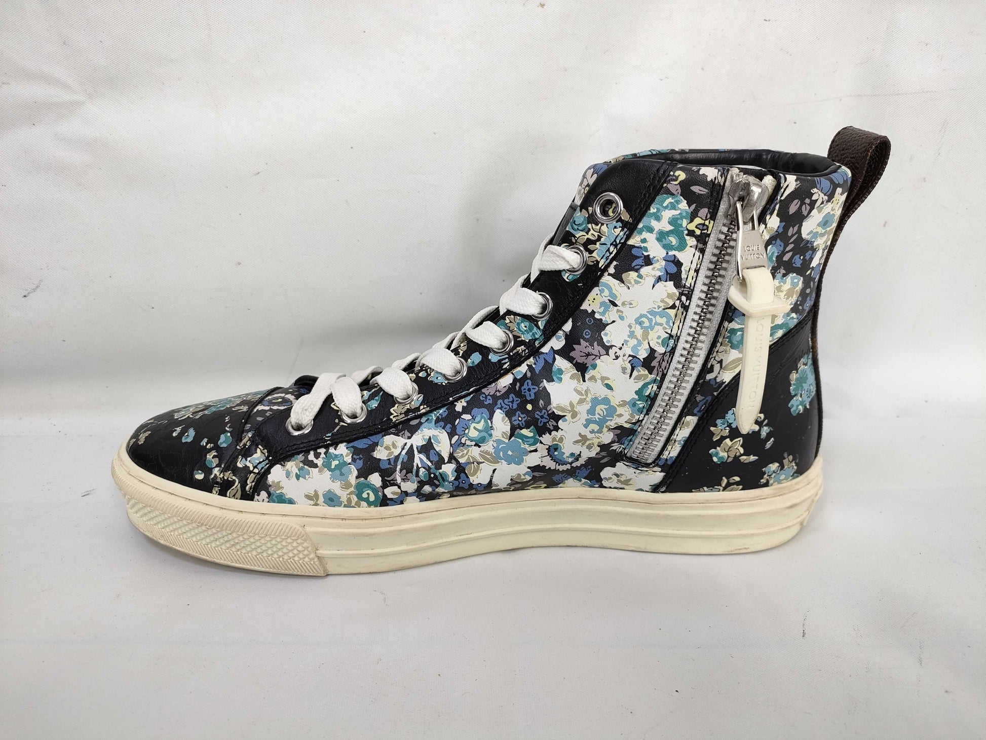 LOUIS VUITTON Louis Vuitton Women's Shoes Size 37 Sneakers