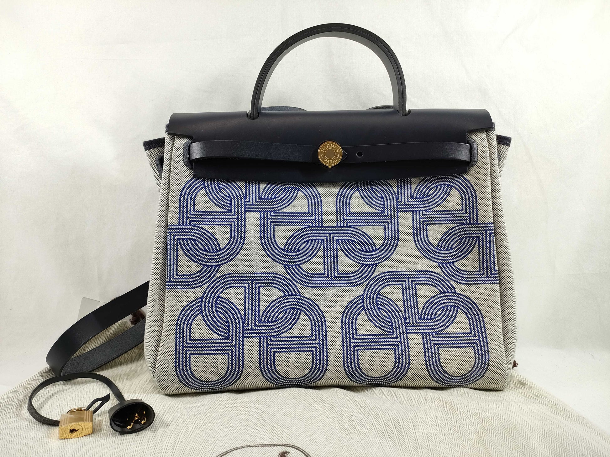HERMES Airbag Zip PM, Light Gray/Navy, Toile H/Vache Hunter, U Stamp, Shoulder Bag