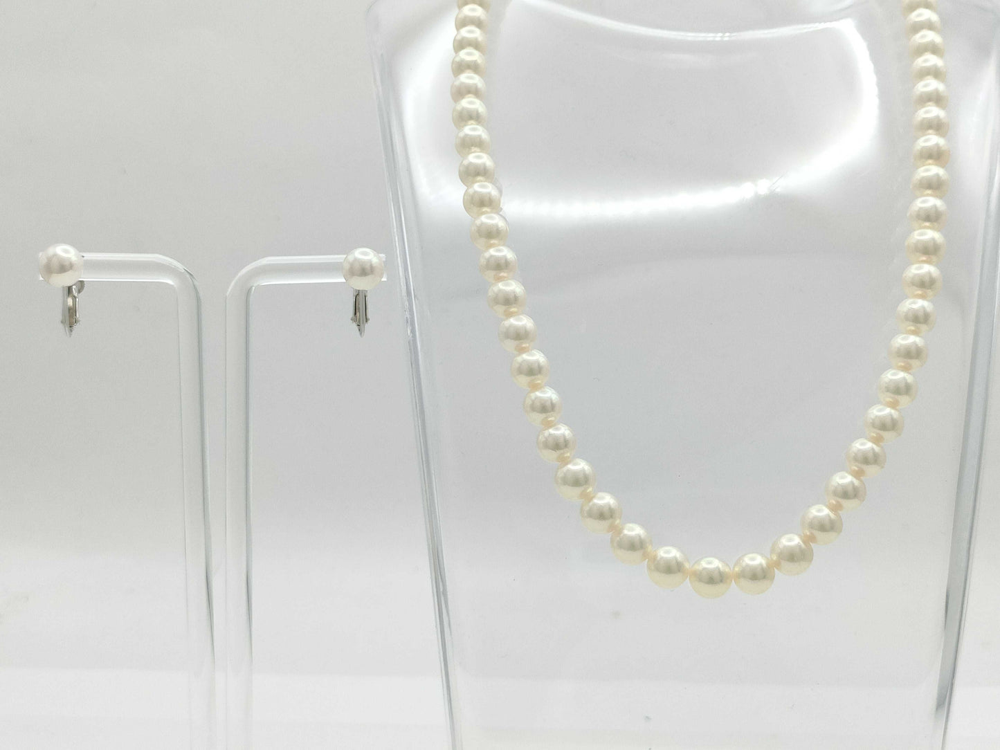TASAKI 2-Piece Necklace Set: Akoya Pearls, Diameter 6.9mm-7.3mm / Akoya Pearls, Diameter 7.6mm/7.7mm , 18K White Gold/Silver, 35.3g 