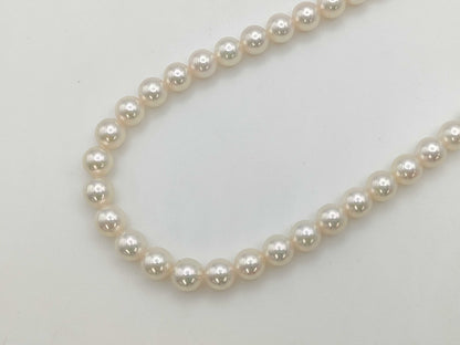 TASAKI 2-Piece Necklace Set: Akoya Pearls, Diameter 6.9mm-7.3mm / Akoya Pearls, Diameter 7.6mm/7.7mm , 18K White Gold/Silver, 35.3g 