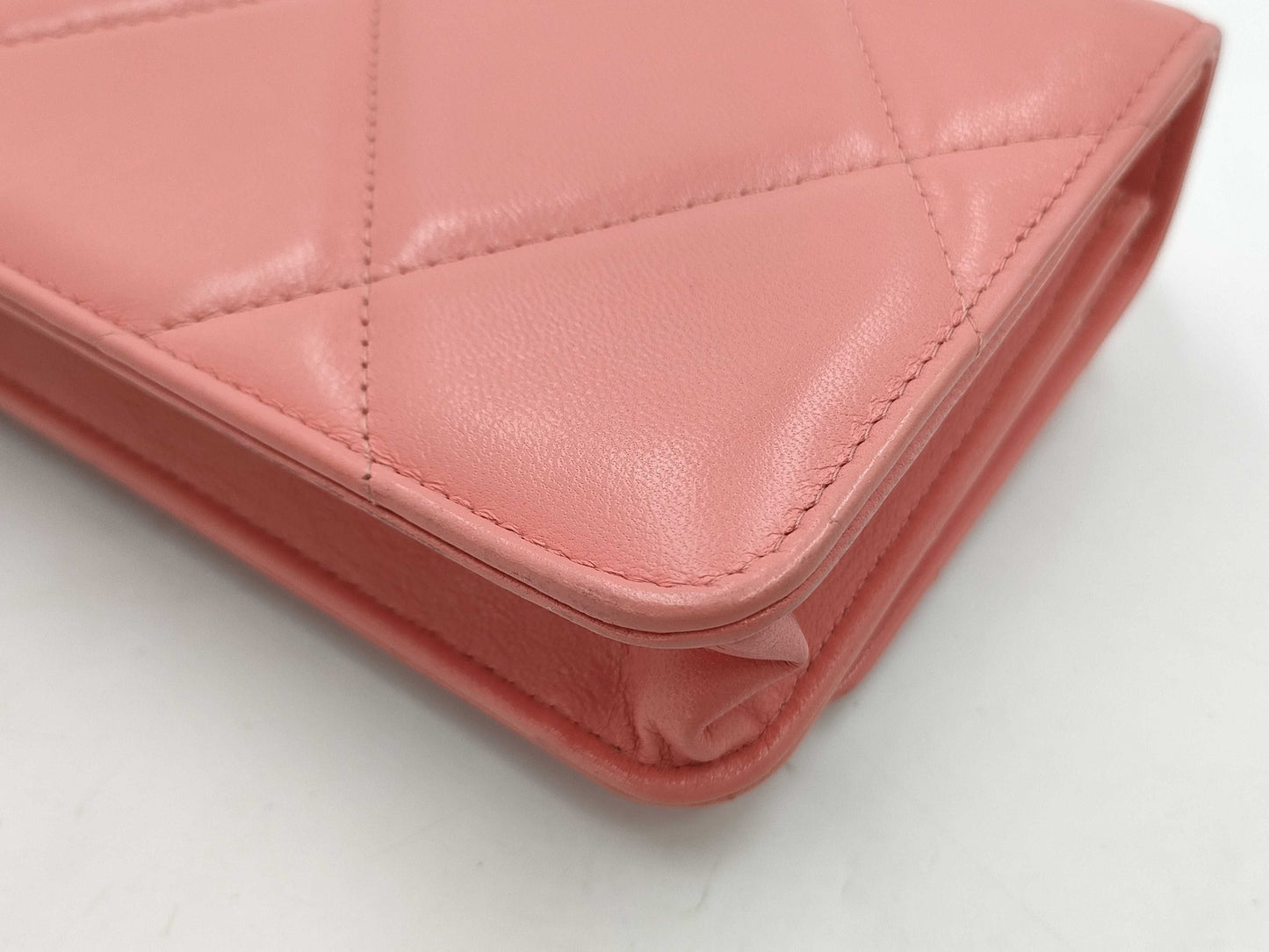 CHANEL Matelasse Chanel 19 Chain Wallet Lambskin GD Hardware AP0957 Shoulder Bag