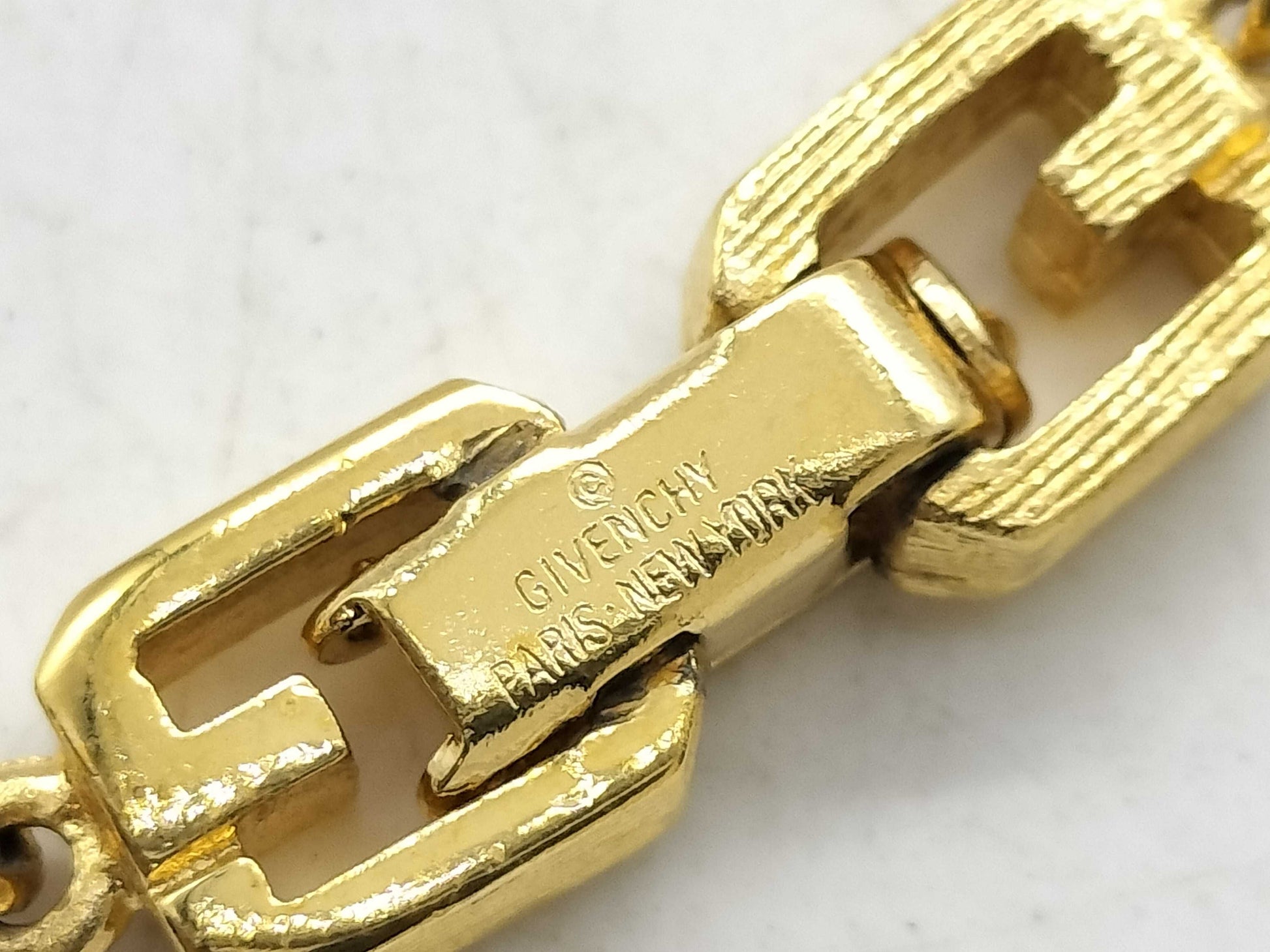 GIVENCHY Twist Chain Necklace