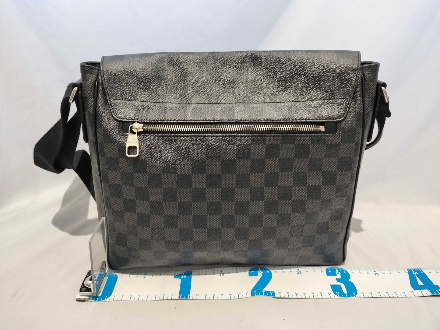 LOUIS VUITTON Damier Louis Vuitton Damier Graphite District mm Shoulder Bag