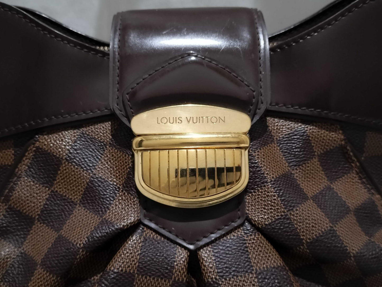 LOUIS VUITTON Damier Louis Vuitton Damier Sistine PM Shoulder Bag