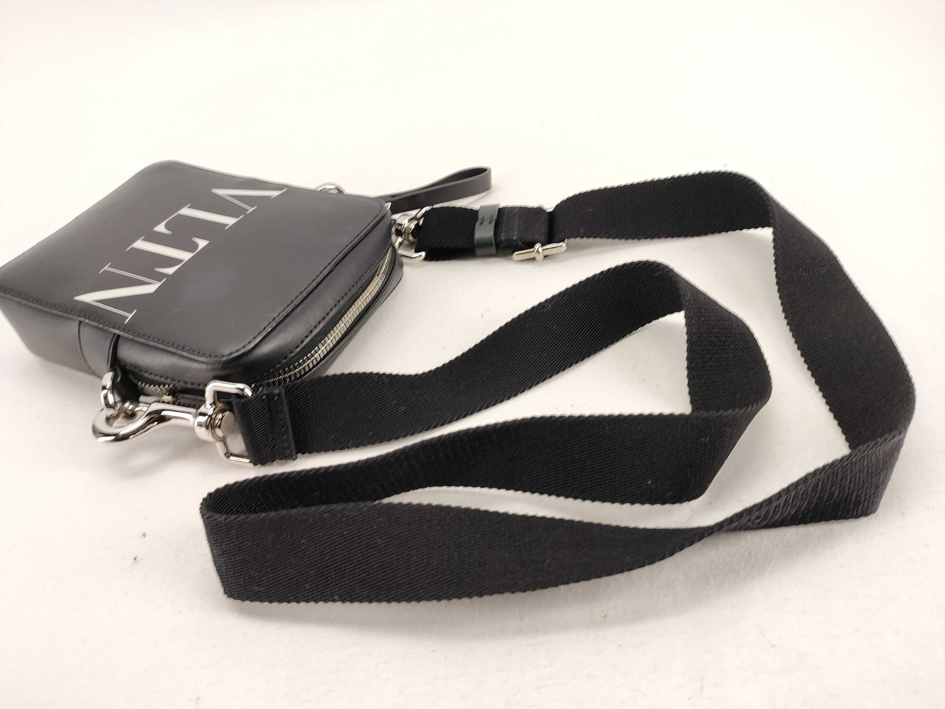 VALENTINO 5Y2B0943WVLTN Leather Small Shoulder Bag in Black with Strap