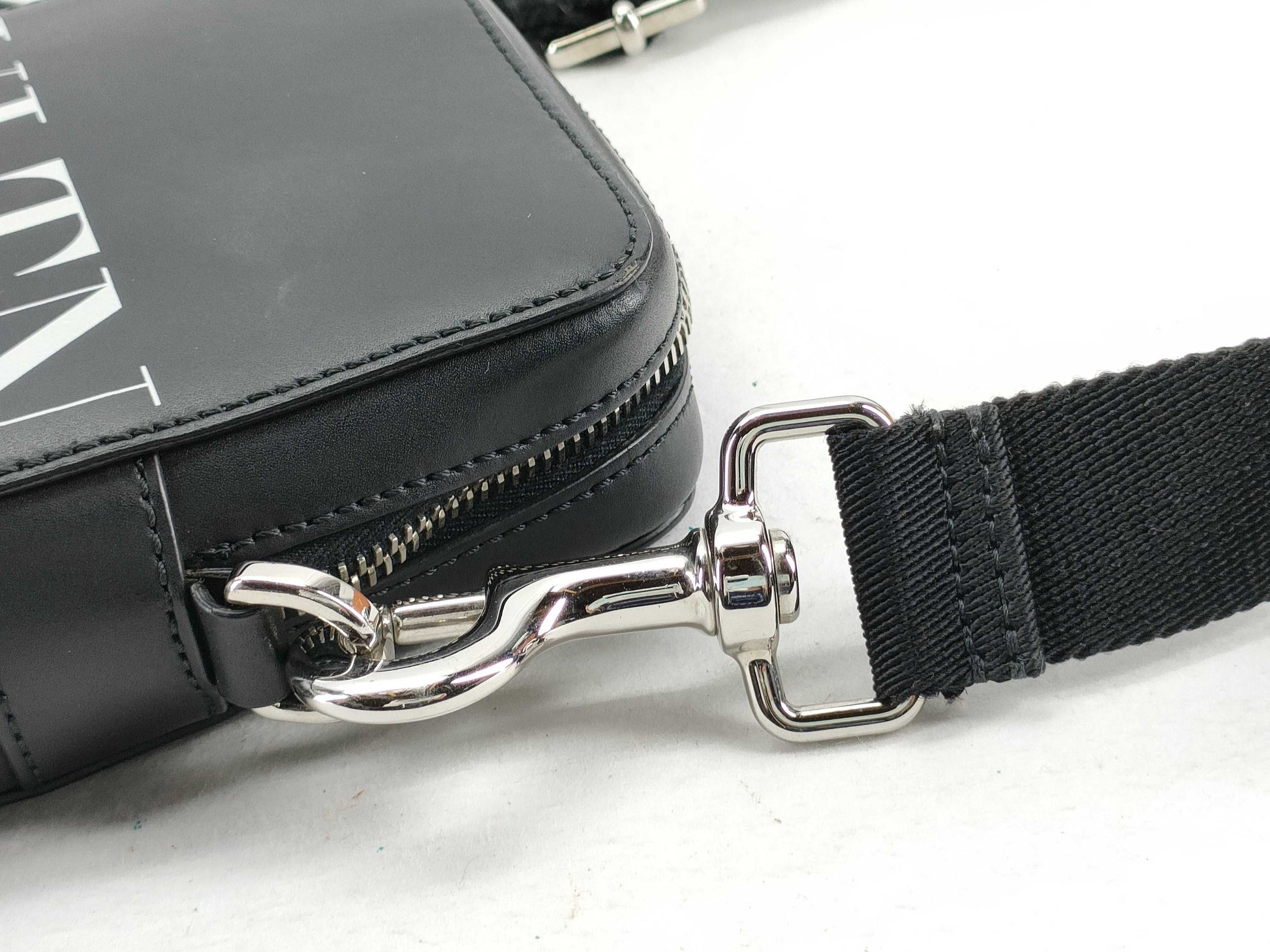 VALENTINO 5Y2B0943WVLTN Leather Small Shoulder Bag in Black with Strap