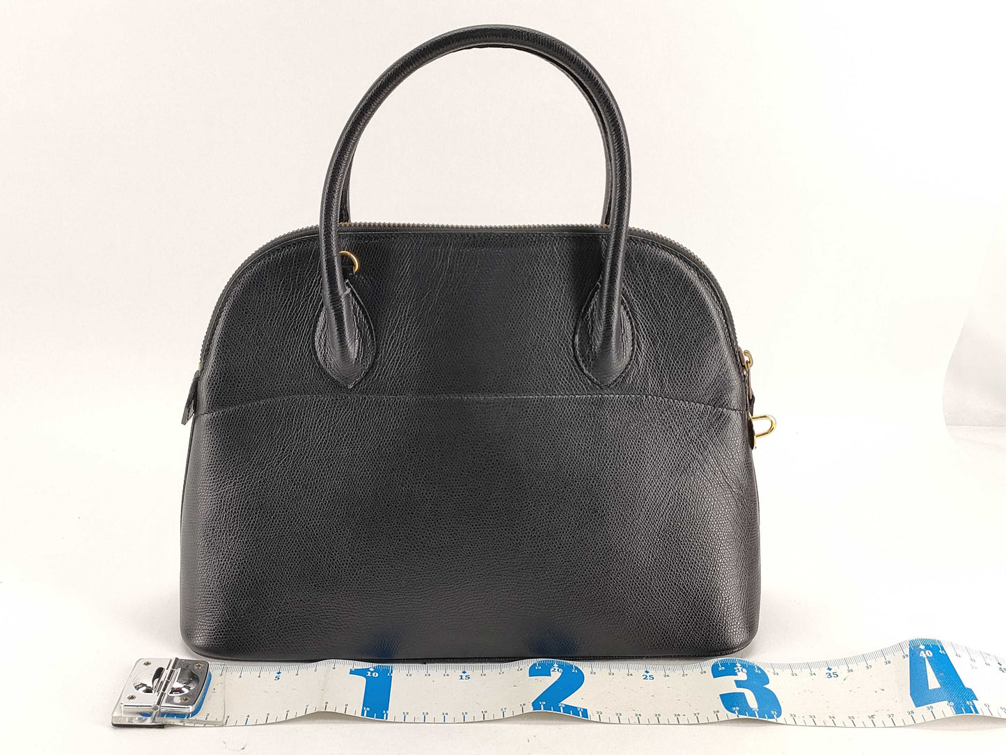 HIGH-CLASS Leather Handbag in Black with Strap, Cloche, Cadena, Two Keys, and Dust Bag