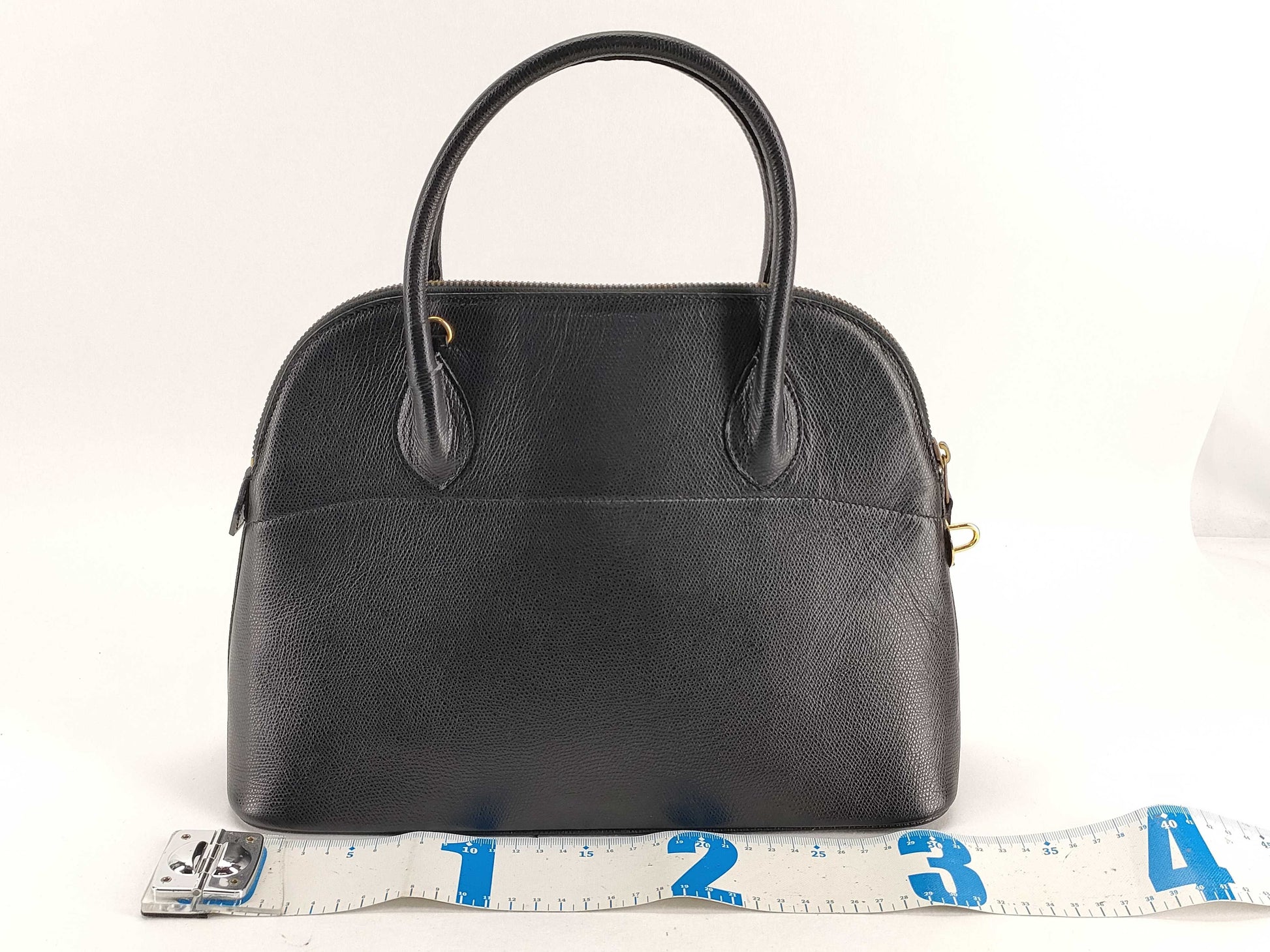 HIGH-CLASS Leather Handbag in Black with Strap, Cloche, Cadena, Two Keys, and Dust Bag