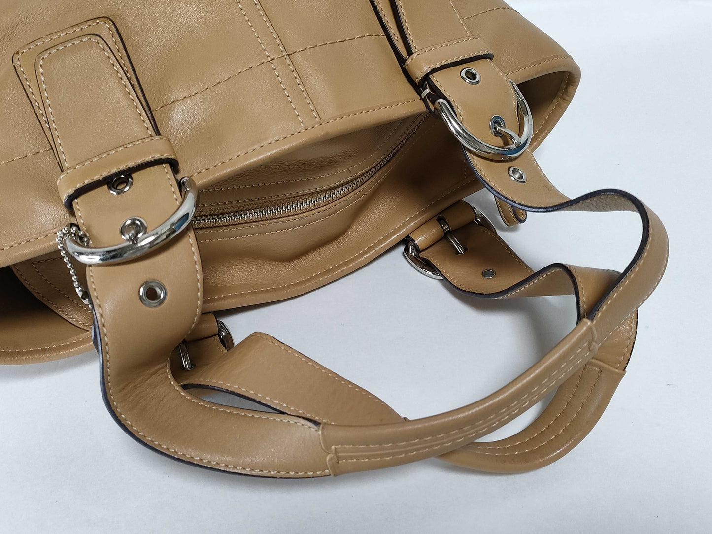 COACH Leather Hunt Bag Beige Handbag