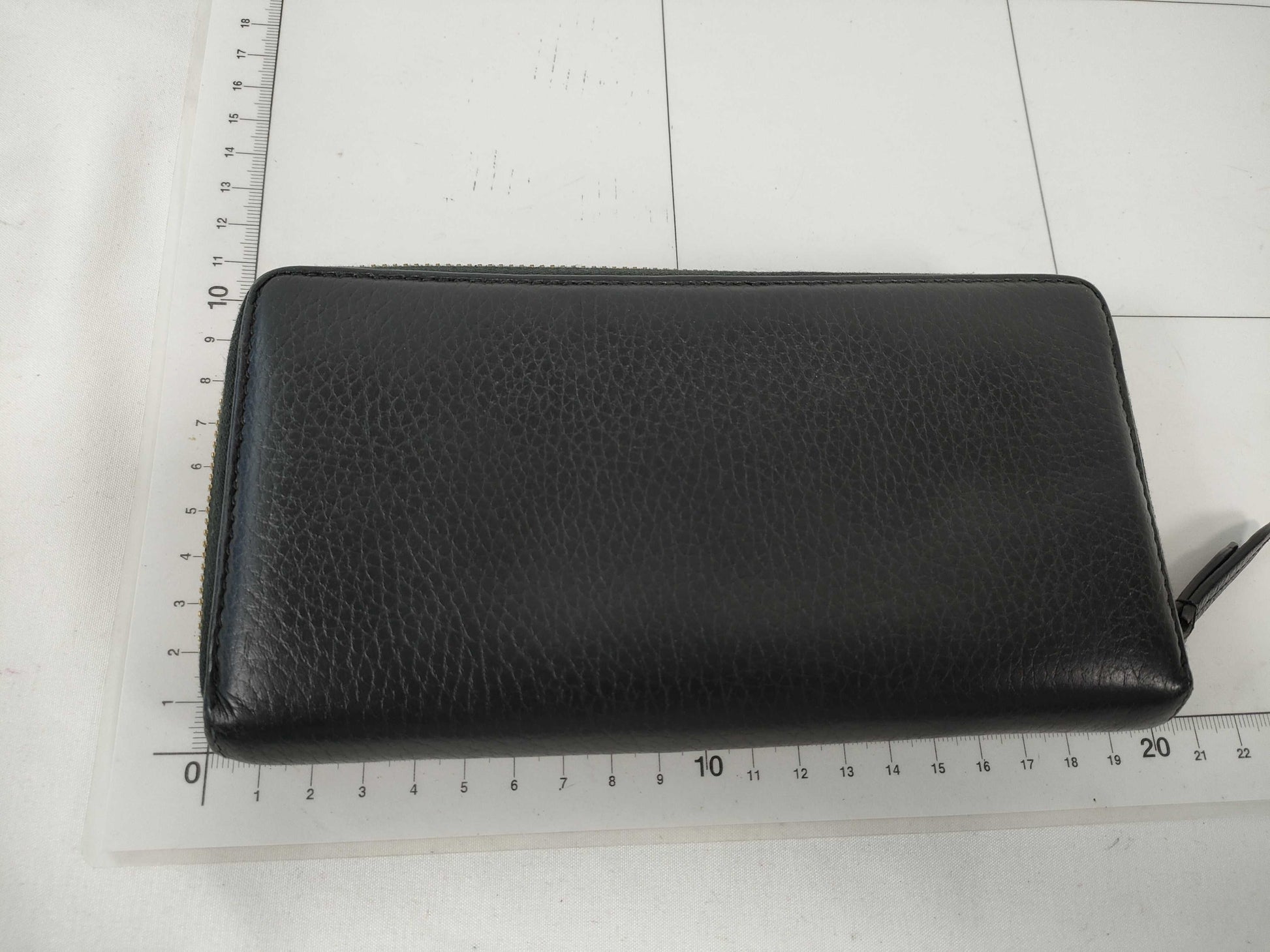 GUCCI Leather Zippy Wallet Black