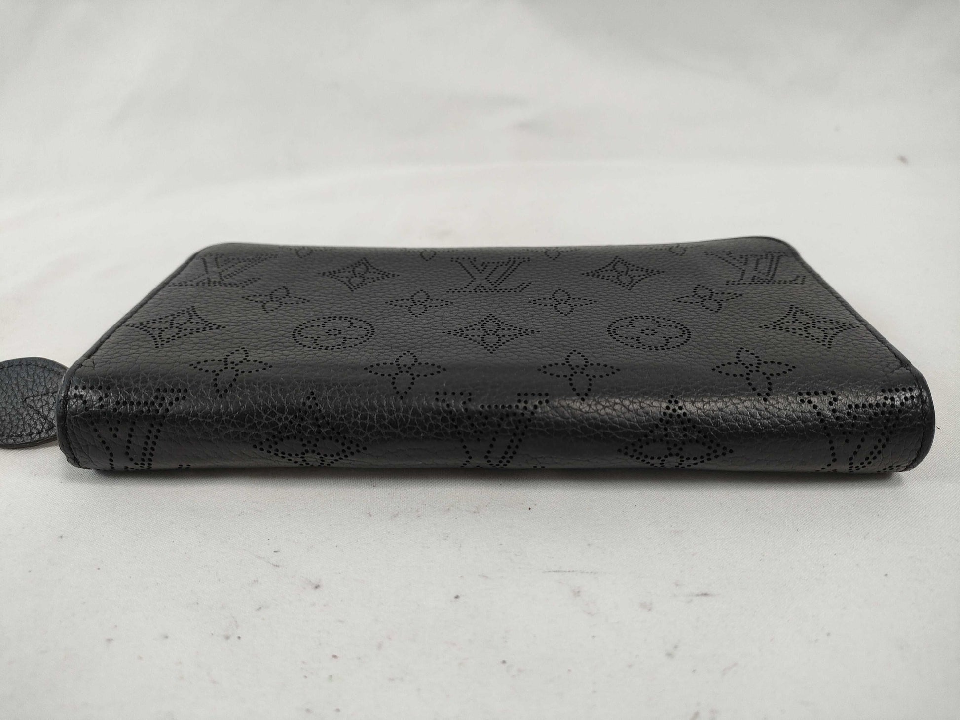 LOUIS VUITTON Mahina Monogram Mahina Zippy Wallet