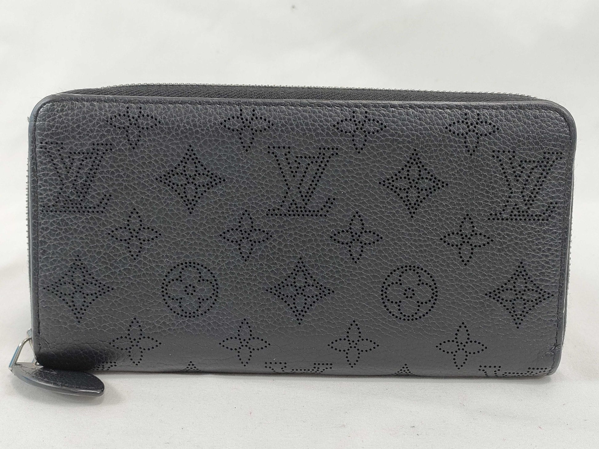LOUIS VUITTON Mahina Monogram Mahina Zippy Wallet