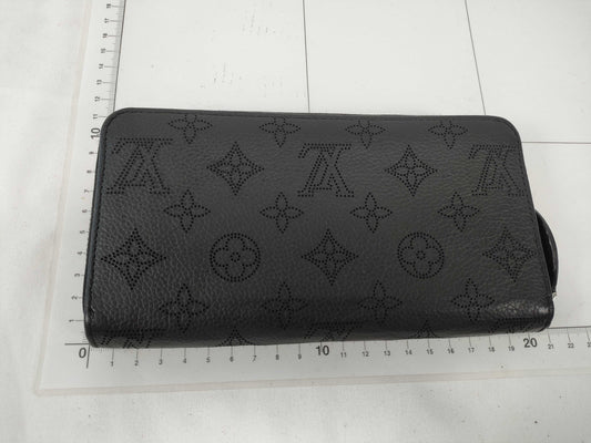 LOUIS VUITTON Mahina Monogram Mahina Zippy Wallet