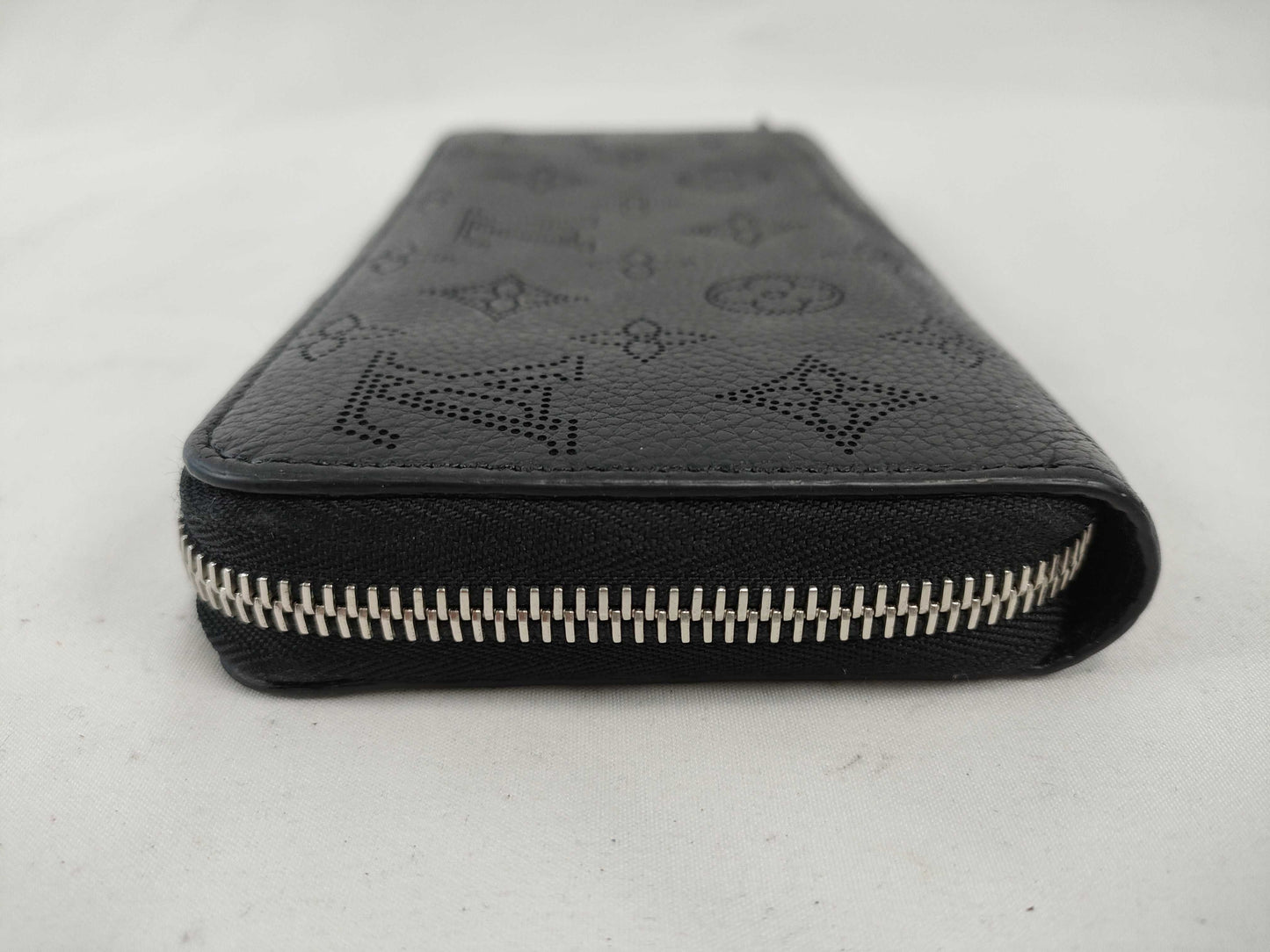 LOUIS VUITTON Mahina Monogram Mahina Zippy Wallet