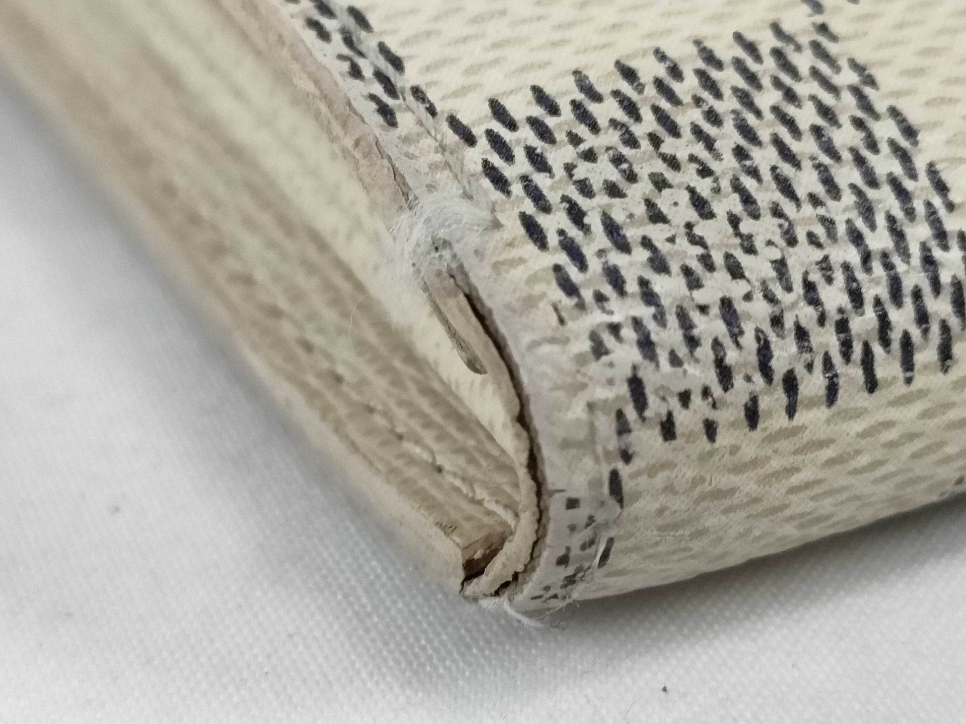 LOUIS VUITTON Damier Azur Louis Vuitton Damier Azur Wallet