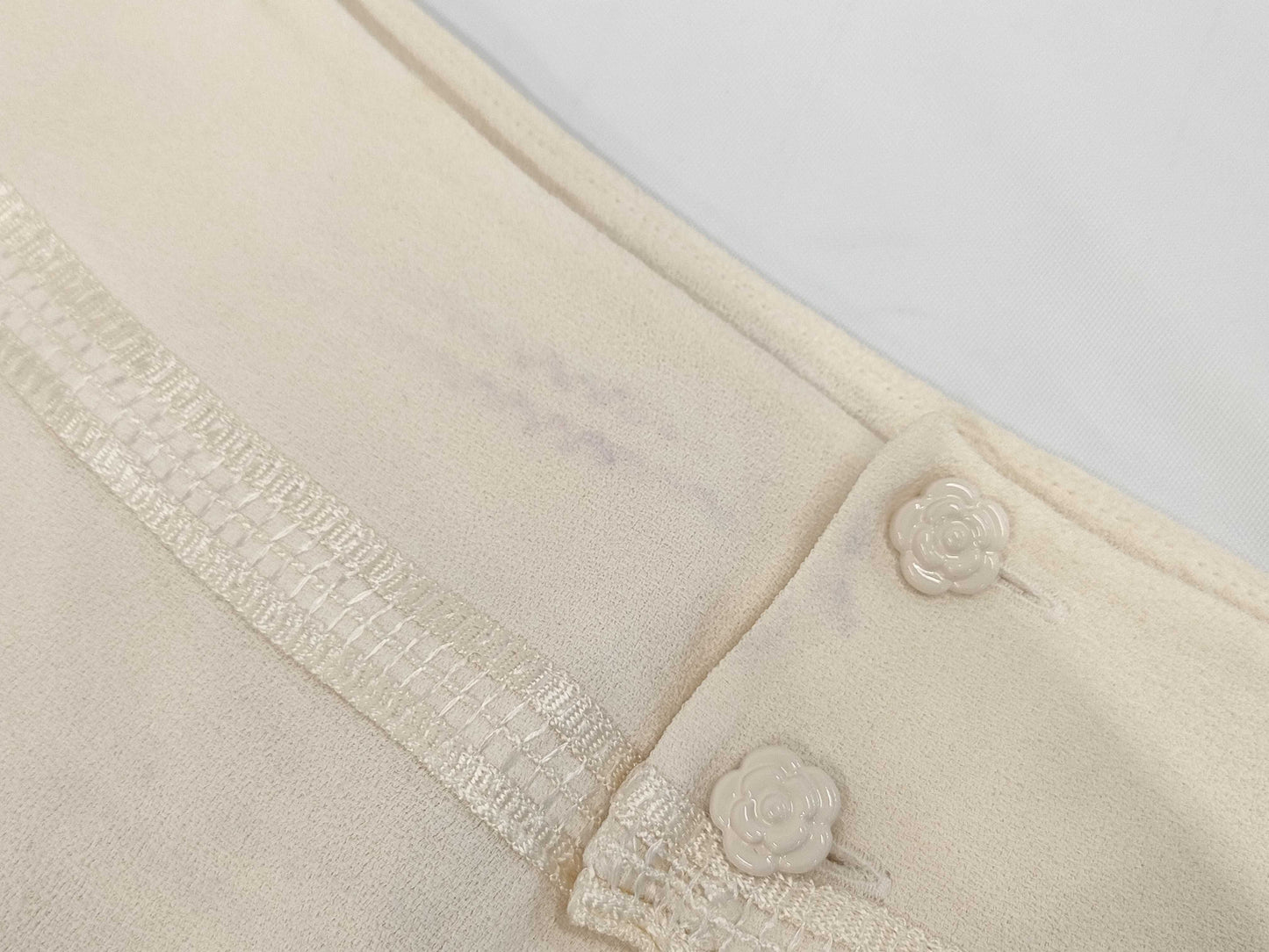 CHANEL White Tight Skirt Size 38 Skirt