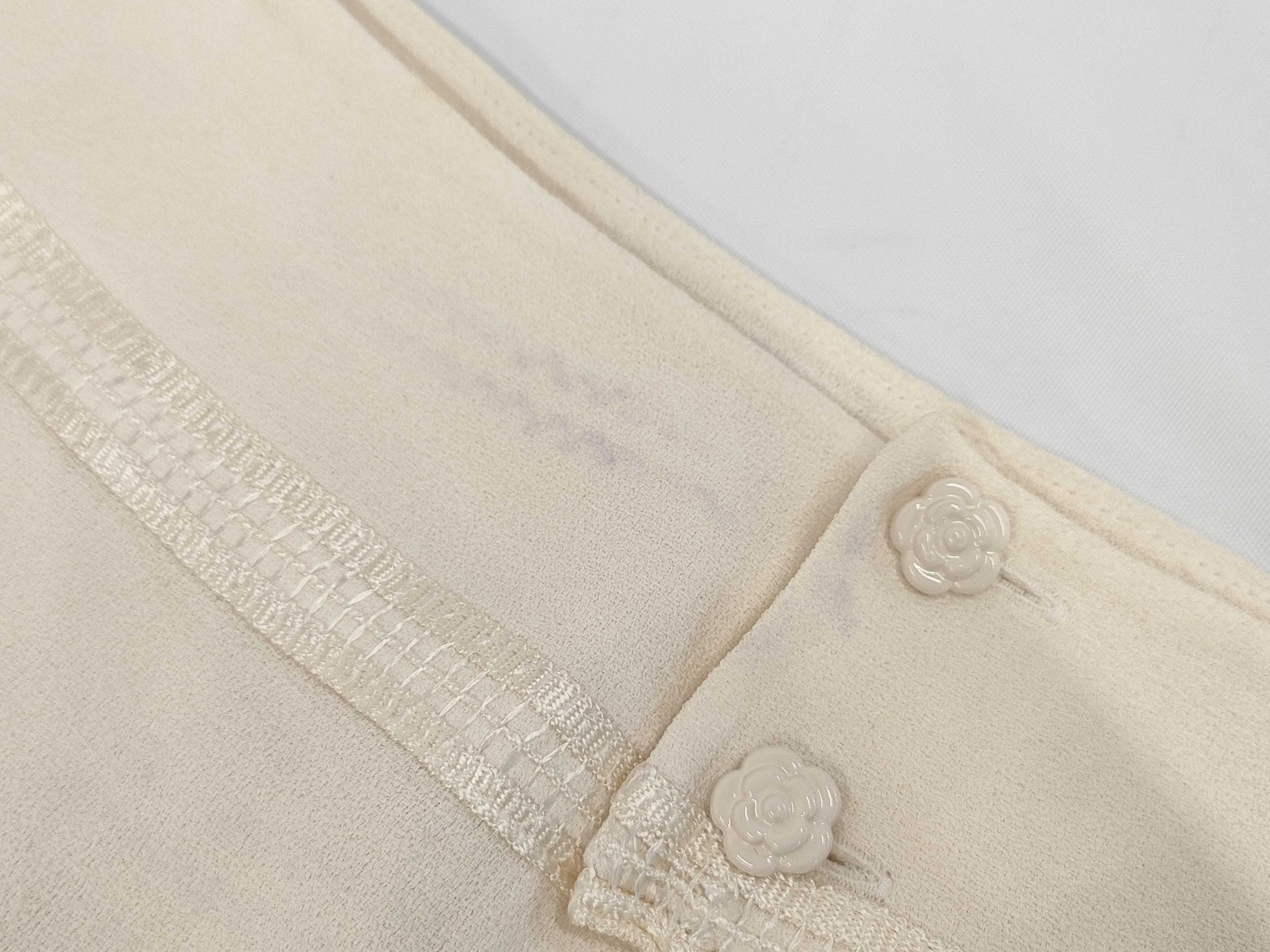 CHANEL White Tight Skirt Size 38 Skirt