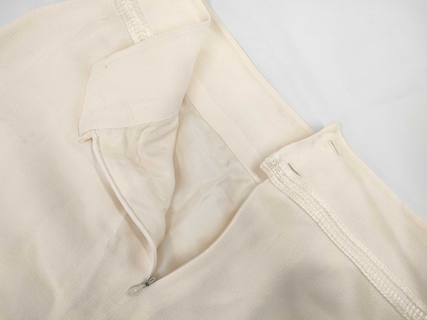 CHANEL White Tight Skirt Size 38 Skirt