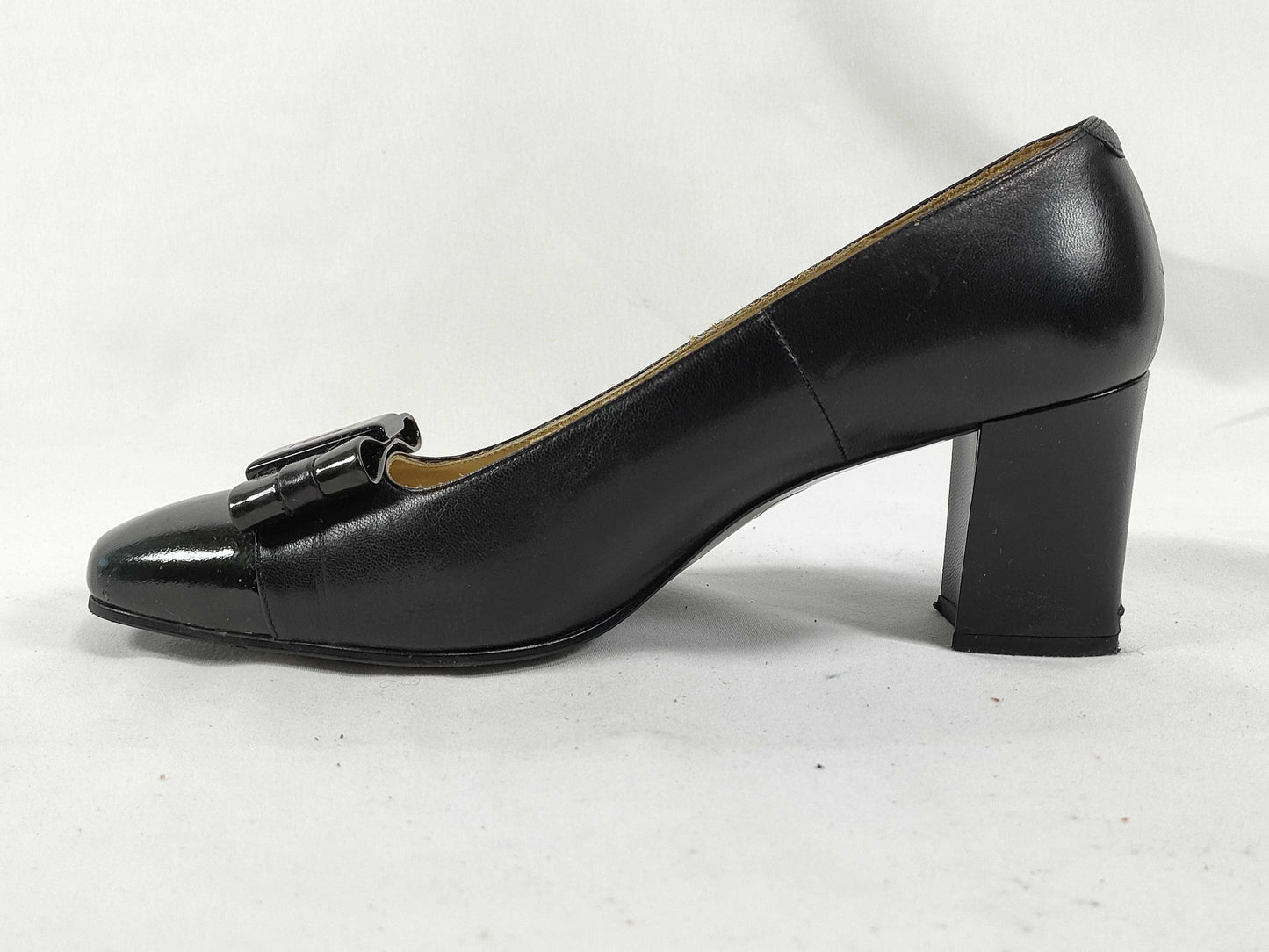 Yves Saint Laurent Yves Saint-Laurent Pumps Pumps