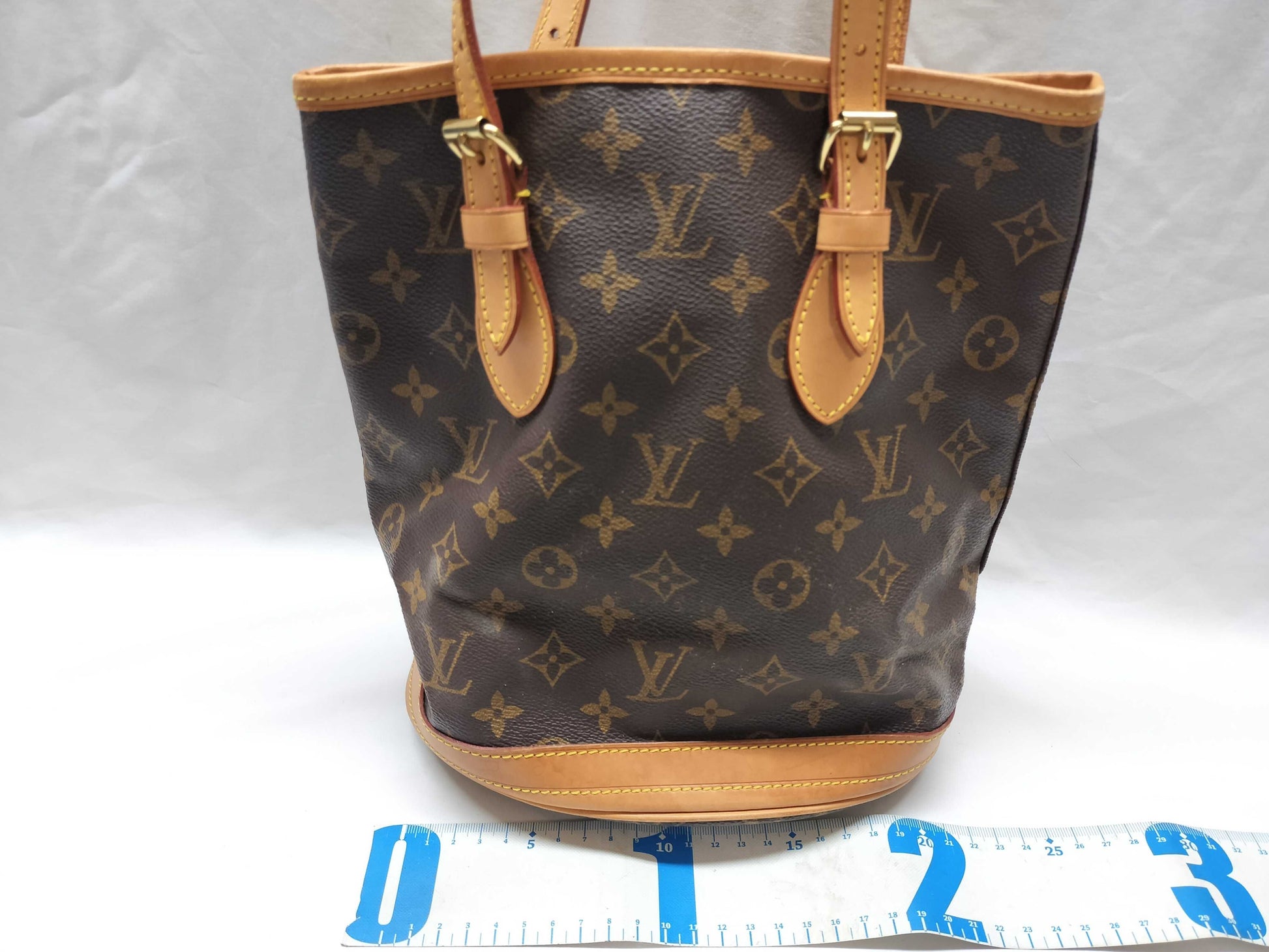 LOUIS VUITTON Monogram Bucket Shoulder Bag with Pouch 