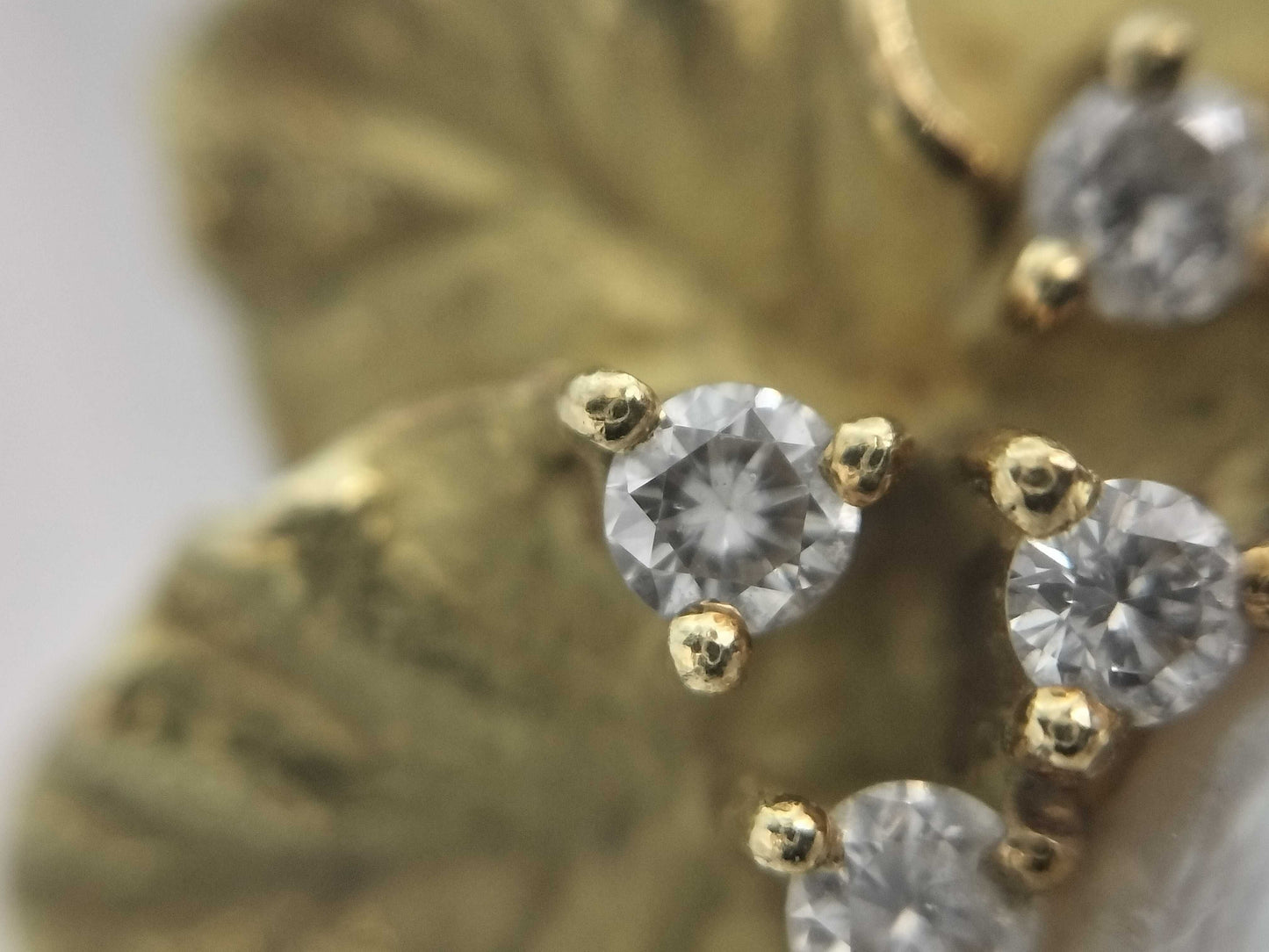 Semi-round pearl, diameter approx. 11.9mm, D0.10ct, 18K gold, 9.5g, ring 